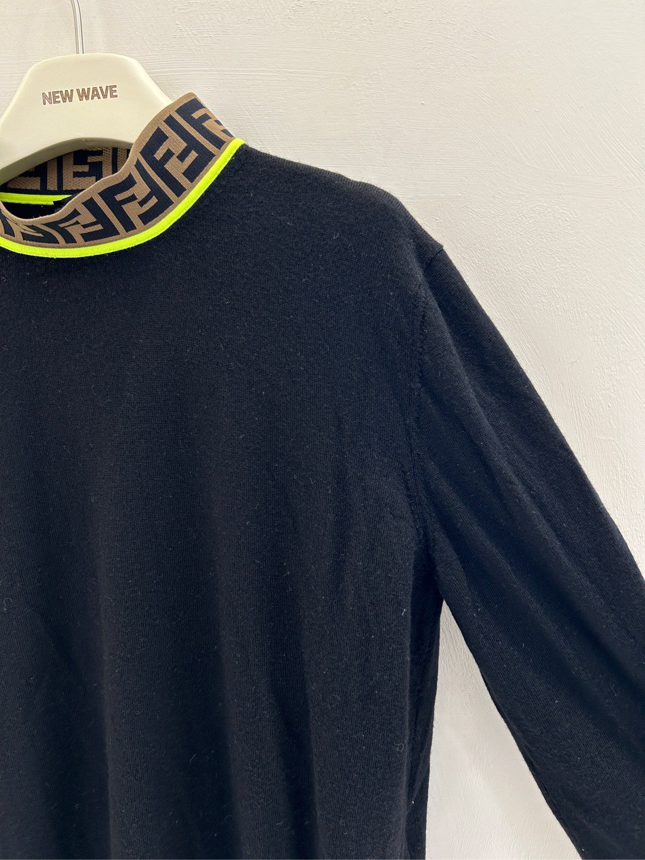 Fendi Fendi logo collar cashmere sweater Size US L / EU 52-54 / 3 - 4 Thumbnail
