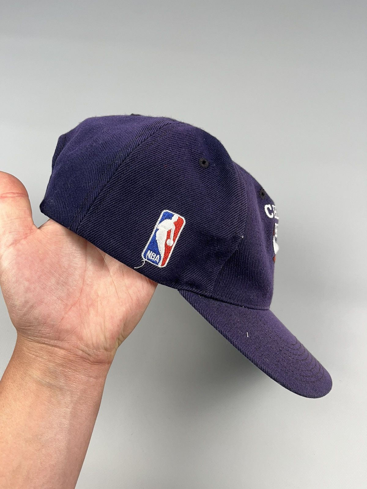 NBA × Vintage RARE 90s VINTAGE Chicago Bulls NBA Faded Wool Snapback Cap Size ONE SIZE - 2 Thumbnail