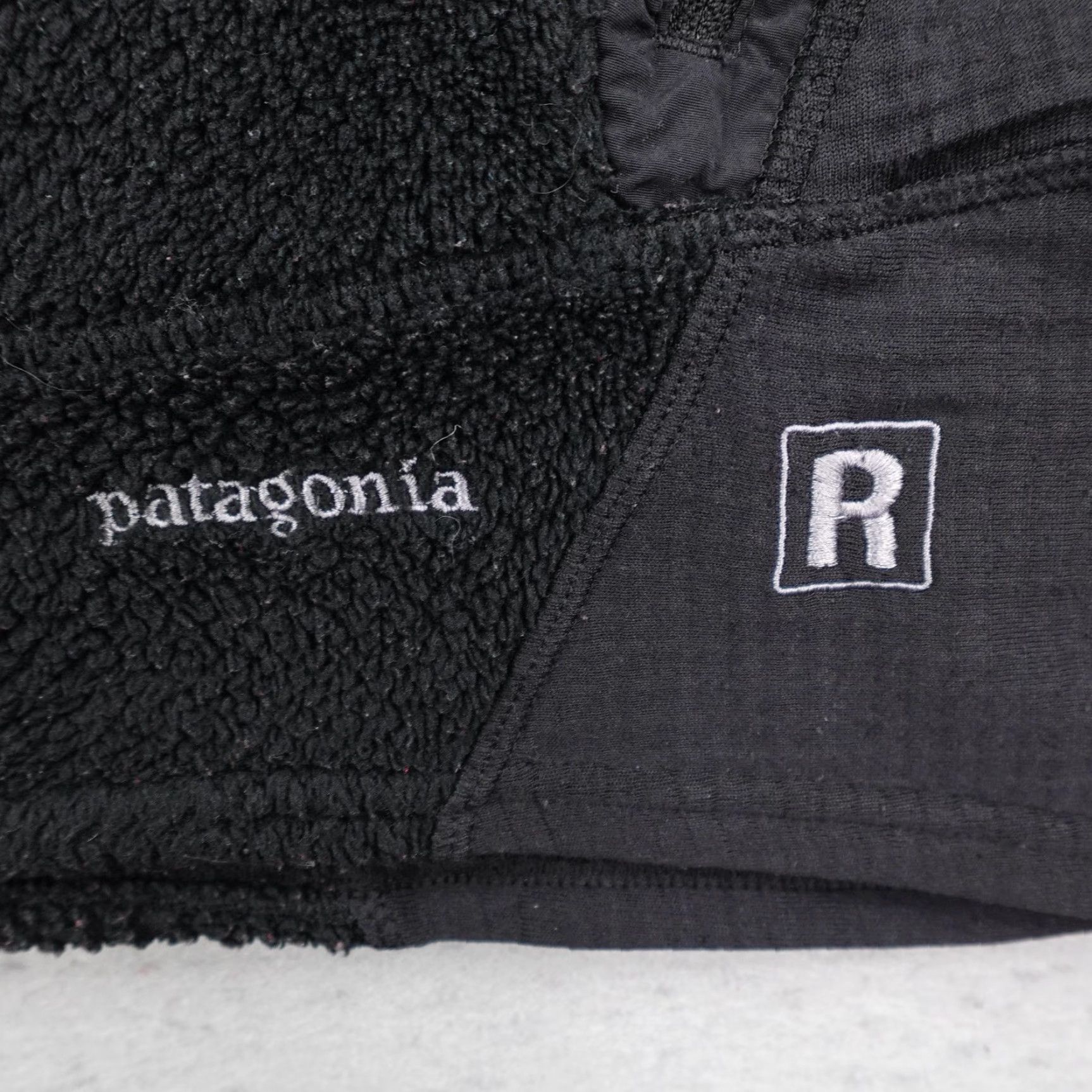 Patagonia VINTAGE Patagonia Vest Women L Black R2 Regulator Polartec Fleece Zip Up Y2K Size L / US 10 / IT 46 - 4 Thumbnail