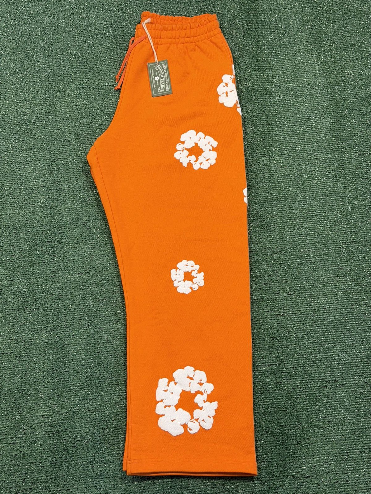 DENIM TEARS Denim Tears Cotton Wreath Sweatpants Orange (NWT) Medium Size US 32 / EU 48 - 3 Thumbnail