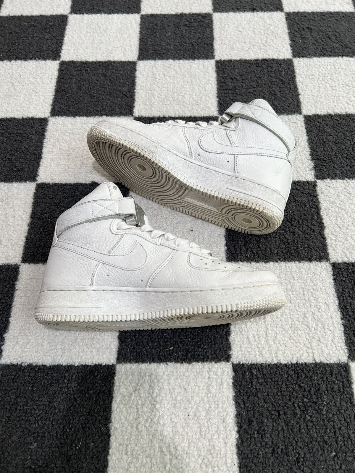 1017 ALYX 9SM × Nike Nike 1017 ALYX 9SM Air Force 1 High Triple White Size US 7.5 / EU 40-41 - 4 Thumbnail