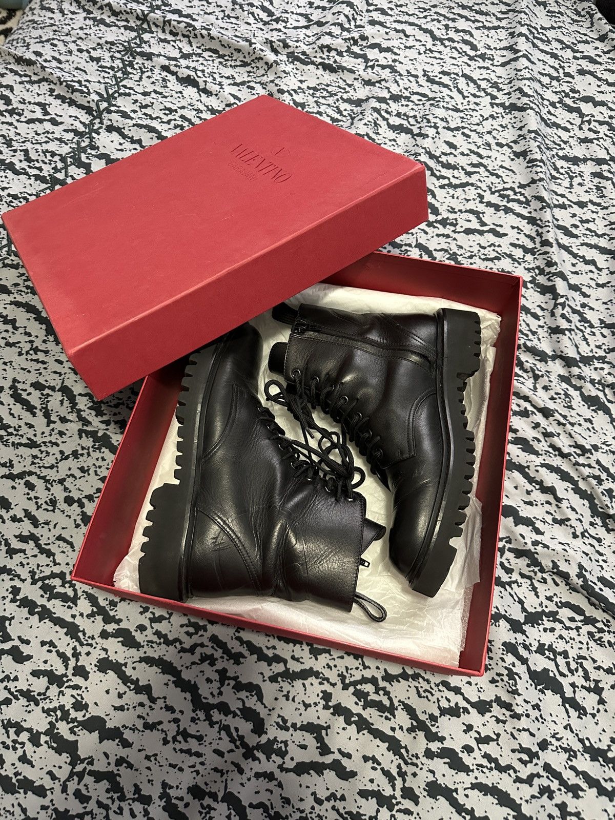 Valentino Valentino Garavani Men Combat Leather Boot Size US 8 / EU 41 - 14 Thumbnail
