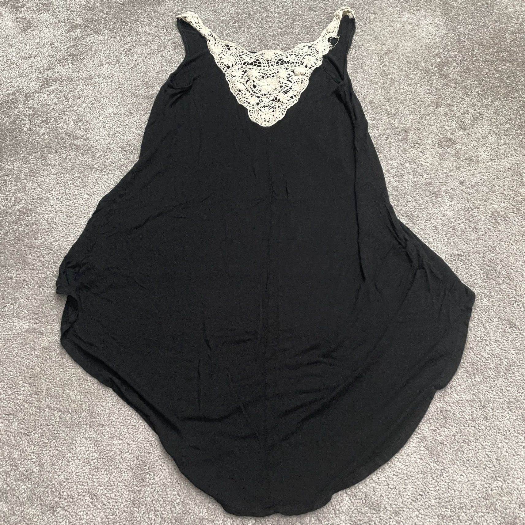 Forever 21 FOREVER 21 Tank Top Womens Medium Black Sleeveless Relaxed Casual Crochet Knit Viscose Beach Bohemian Classic 90s? Size M / US 6-8 / IT 42-44 - 2 Thumbnail