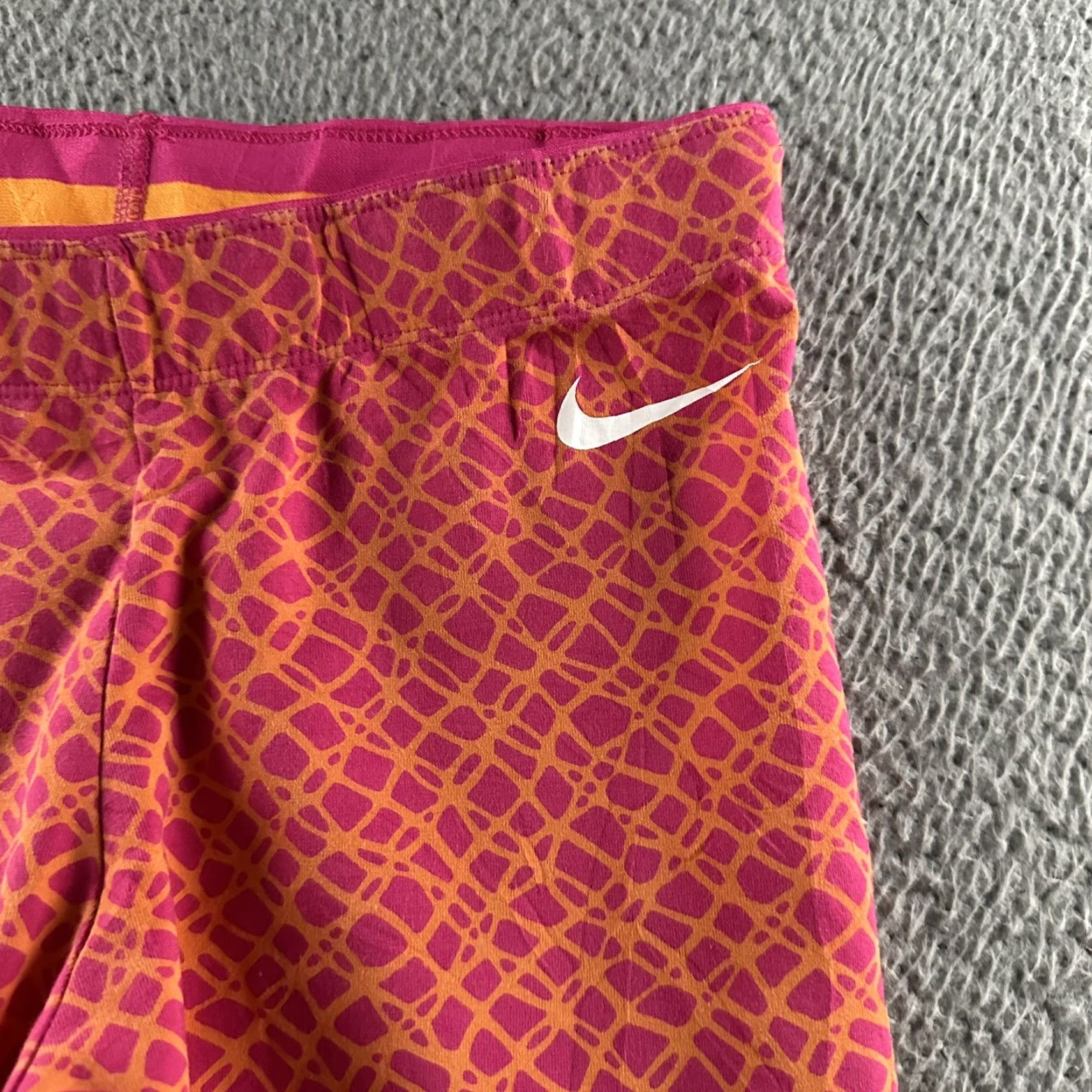 Nike Nike Womens Leggings Pink Size Small Pull On Cropped Stretch Cotton Blend Size 28" / US 6 / IT 42 - 3 Thumbnail