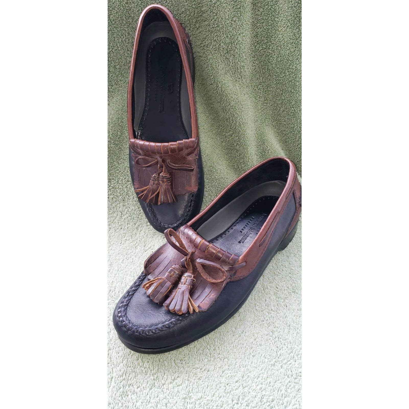 Johnston & Murphy Johnston & Murphy Passport Loafers Mens Size 9D Two Toned Black & Brown Tassels Kilt Leather Boat Shoe Lacing Vintage? Size US 9 / EU 42 - 2 Thumbnail