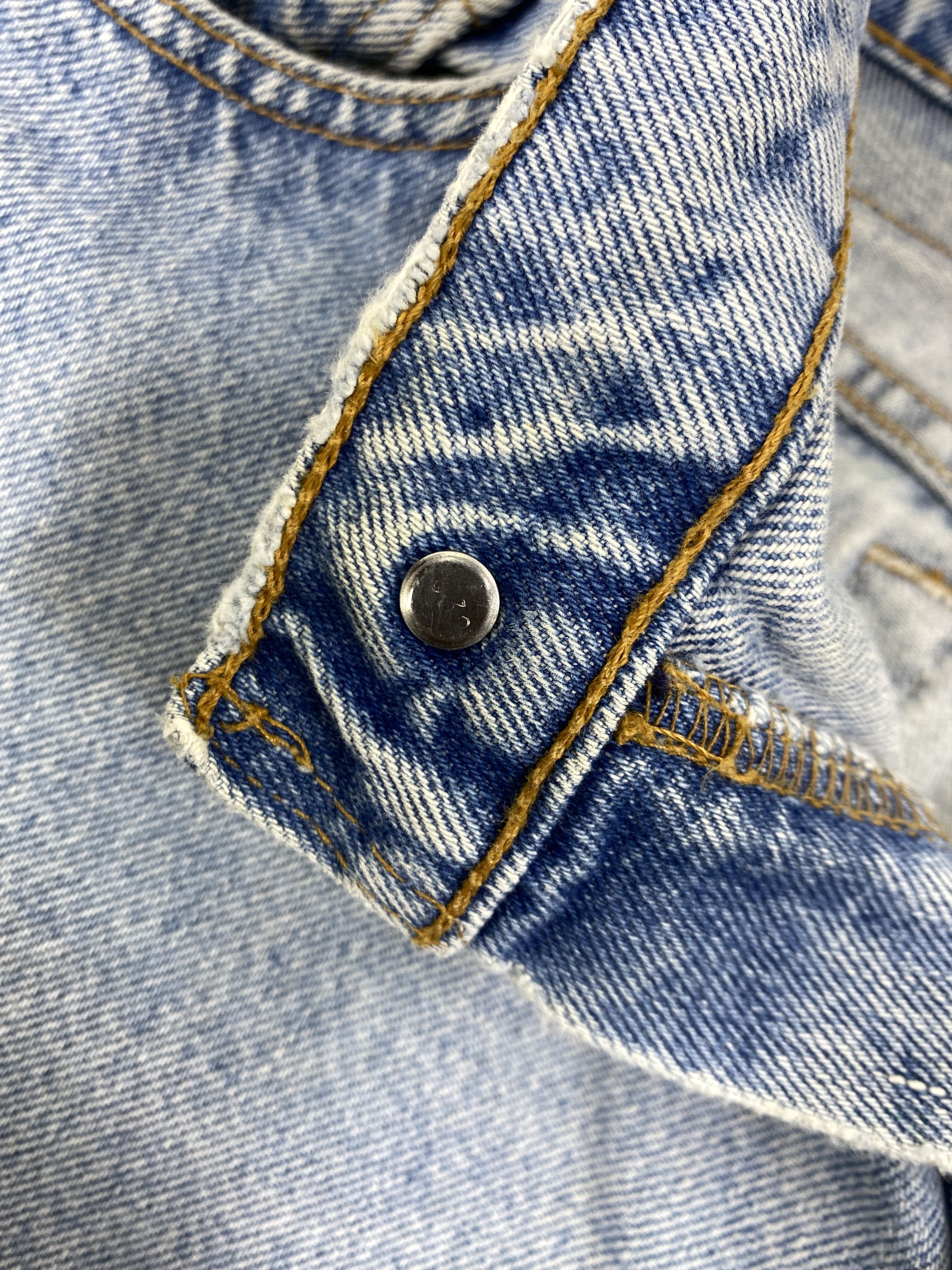 Levi's 90's Light Blue Wash Vintage Levi's 550 USA 33x29.5 JN1946 Size US 33 - 7 Thumbnail