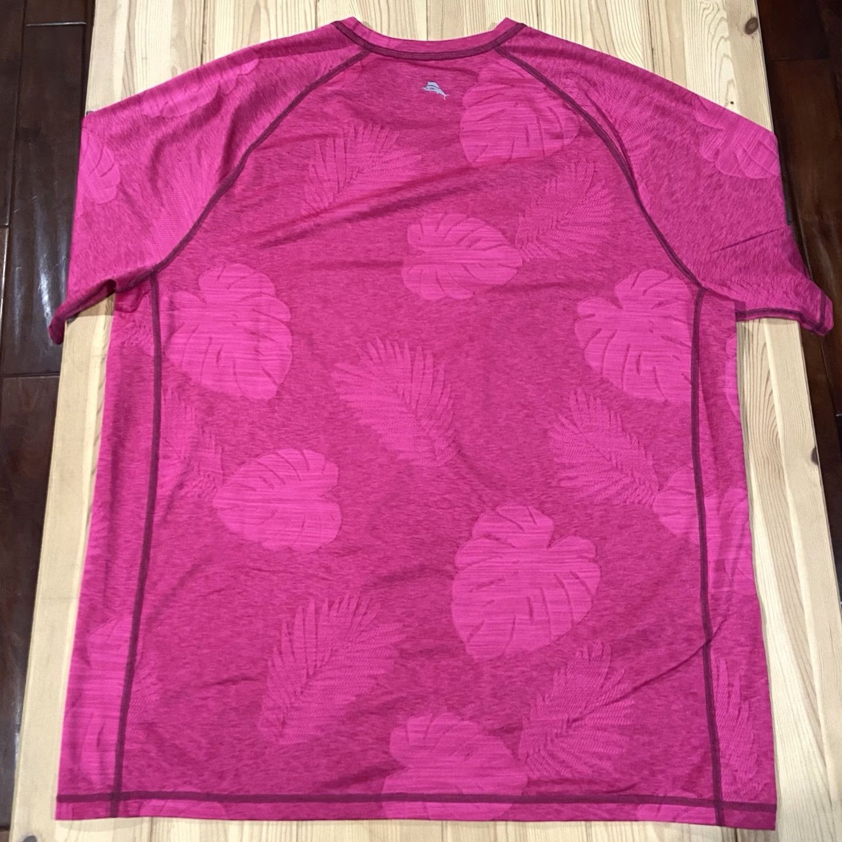 Tommy Bahama Tommy Bahama Shirt Mens Large Pink Island Zone Batik Leaves V Neck T-Shirt Design: Floral, Short Sleeve, Lightweight, Regular Fit Size US L / EU 52-54 / 3 - 3 Thumbnail