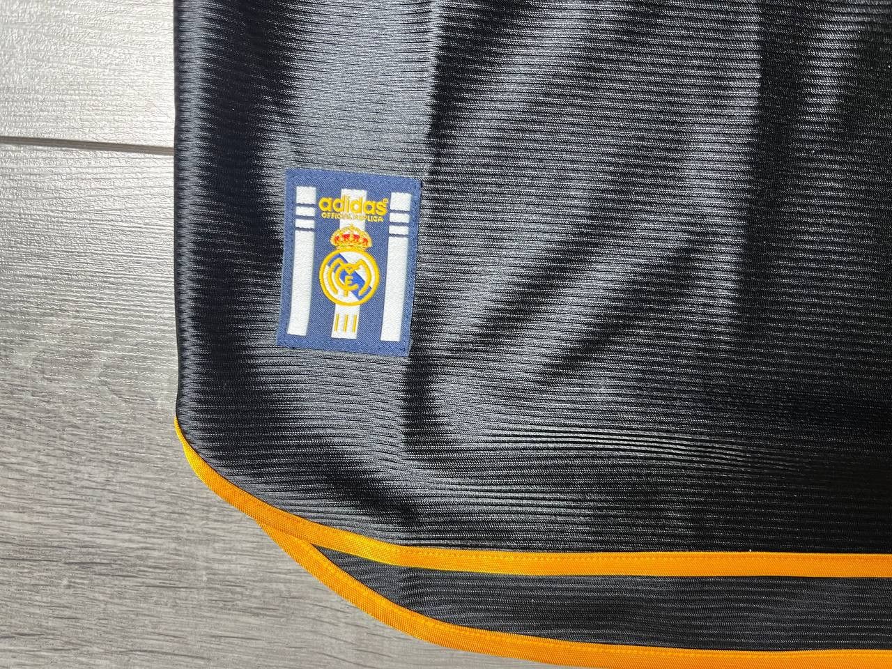 Adidas Adidas Real Madrid 1999/01 Away Jersey Men Adult S Size US S / EU 44-46 / 1 - 5 Thumbnail