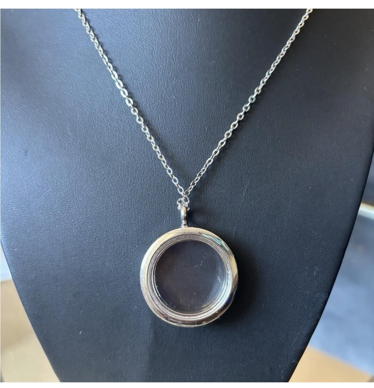 Other (Keepsake) Silver & Glass locket Size ONE SIZE - 2 Thumbnail