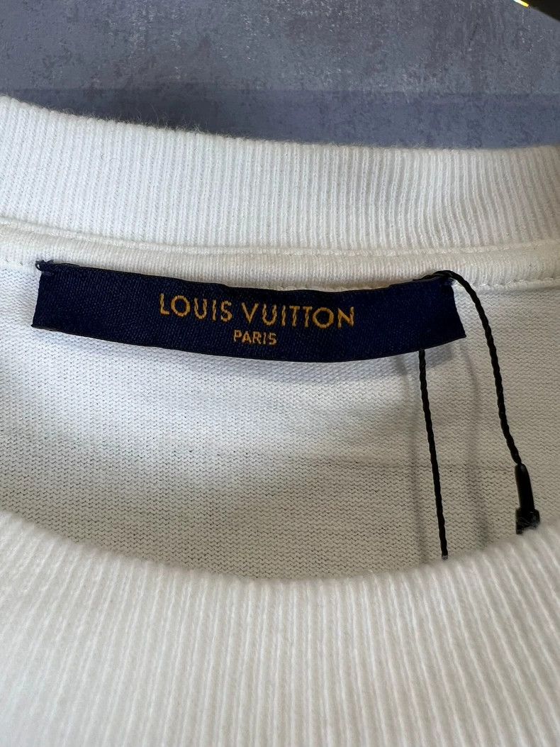 Louis Vuitton Louis Vuitton Small plane embroidered logo short sleeve Size US S / EU 44-46 / 1 - 5 Thumbnail