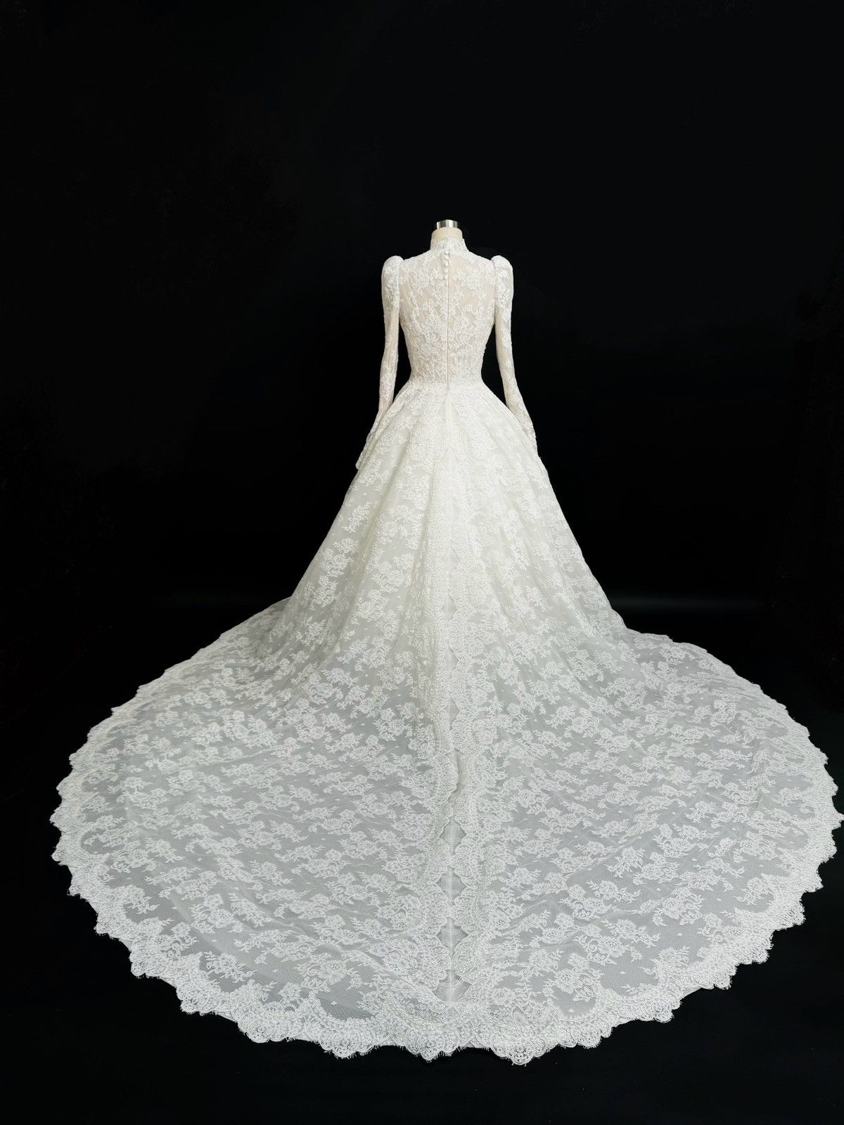 Other Preloved US 2 Anna Augusta French Corded Lace Bridal Gown Size XS / US 0-2 / IT 36-38 - 9 Thumbnail