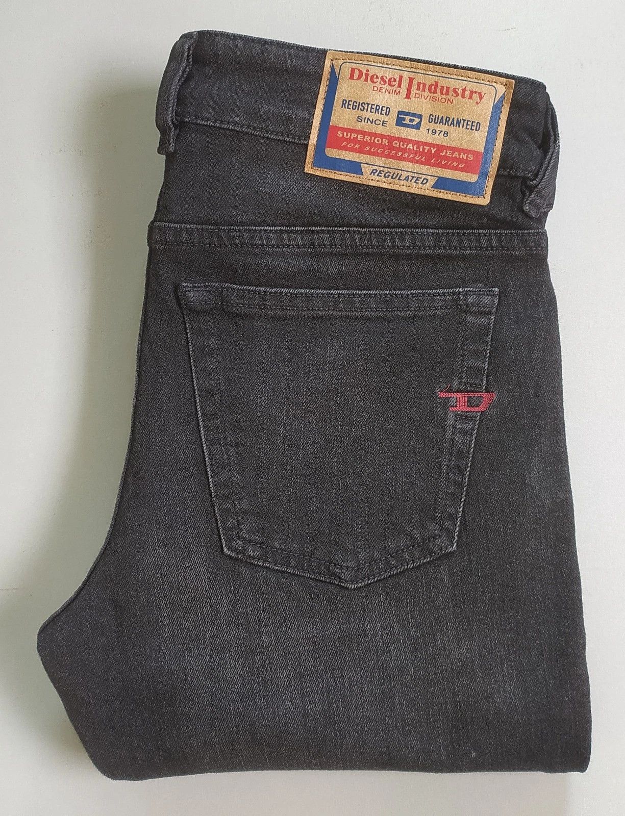 Diesel Diesel 1979 SLEENKER L.32 MENS JEANS T/9934 Size US 29 - 1 Thumbnail