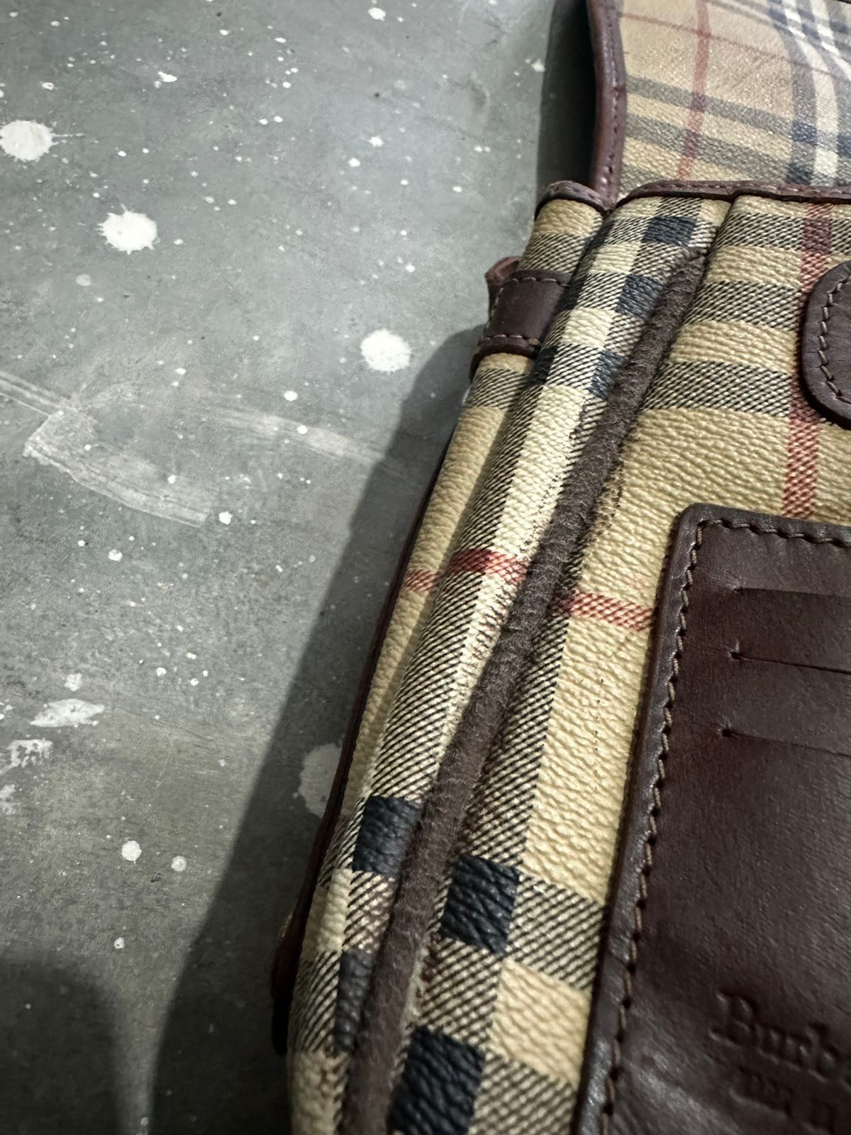 Burberry × Vintage Vintage Burberry Nova Check Crossbody/ Sling Bag Size ONE SIZE - 11 Thumbnail
