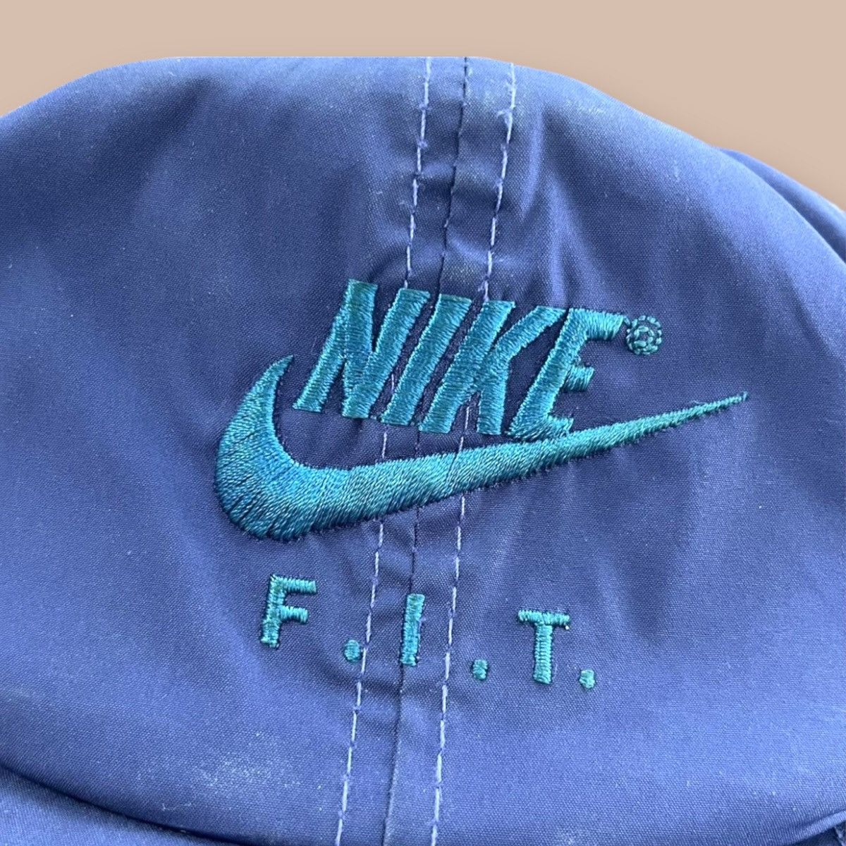Vintage NIKE 80’s Embroidered Swoosh Nylon CAP