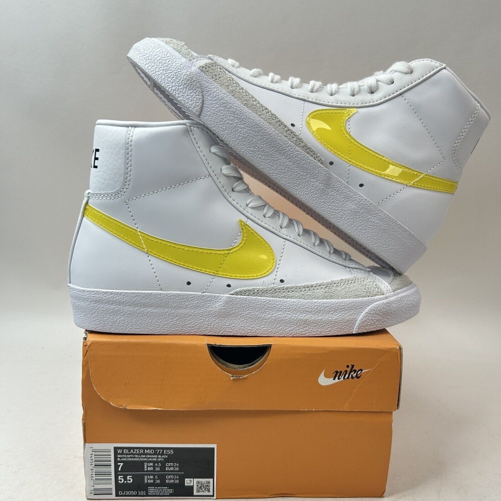 Nike Nike Blazer Mid 77’ WMNS “Opti Yellow” 2024 Size US 7 / IT 37 - 1 Thumbnail