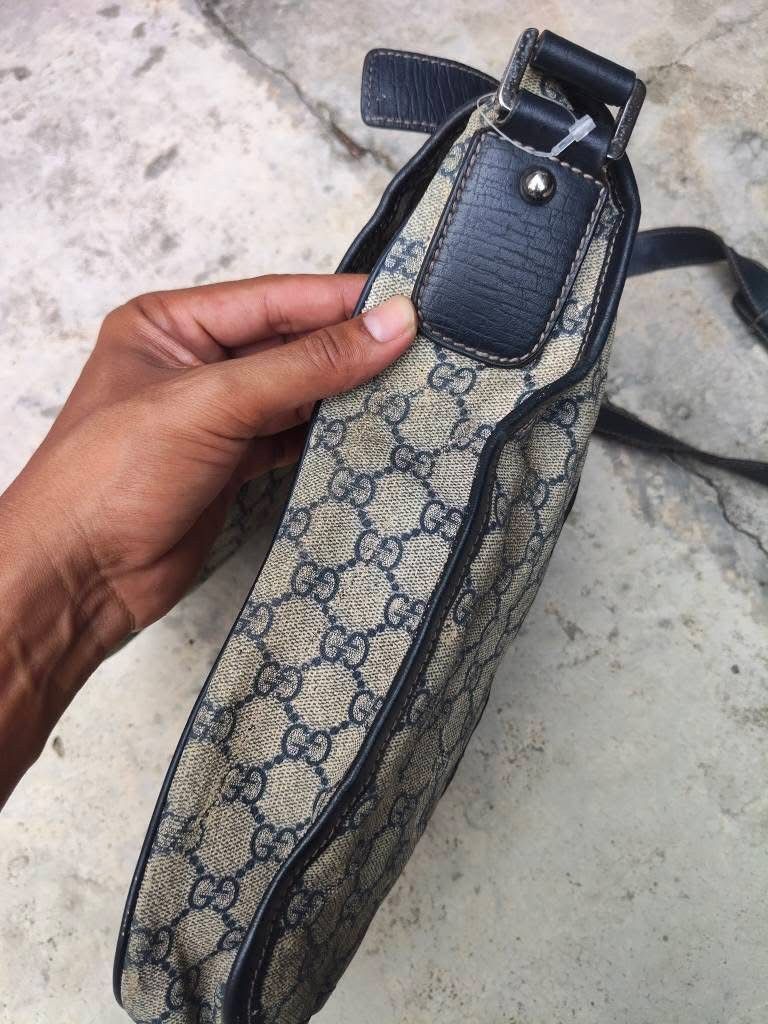 Gucci Authentic GUCCI Large Flap Messenger Bag Beige Navy Blue Size ONE SIZE - 17 Thumbnail