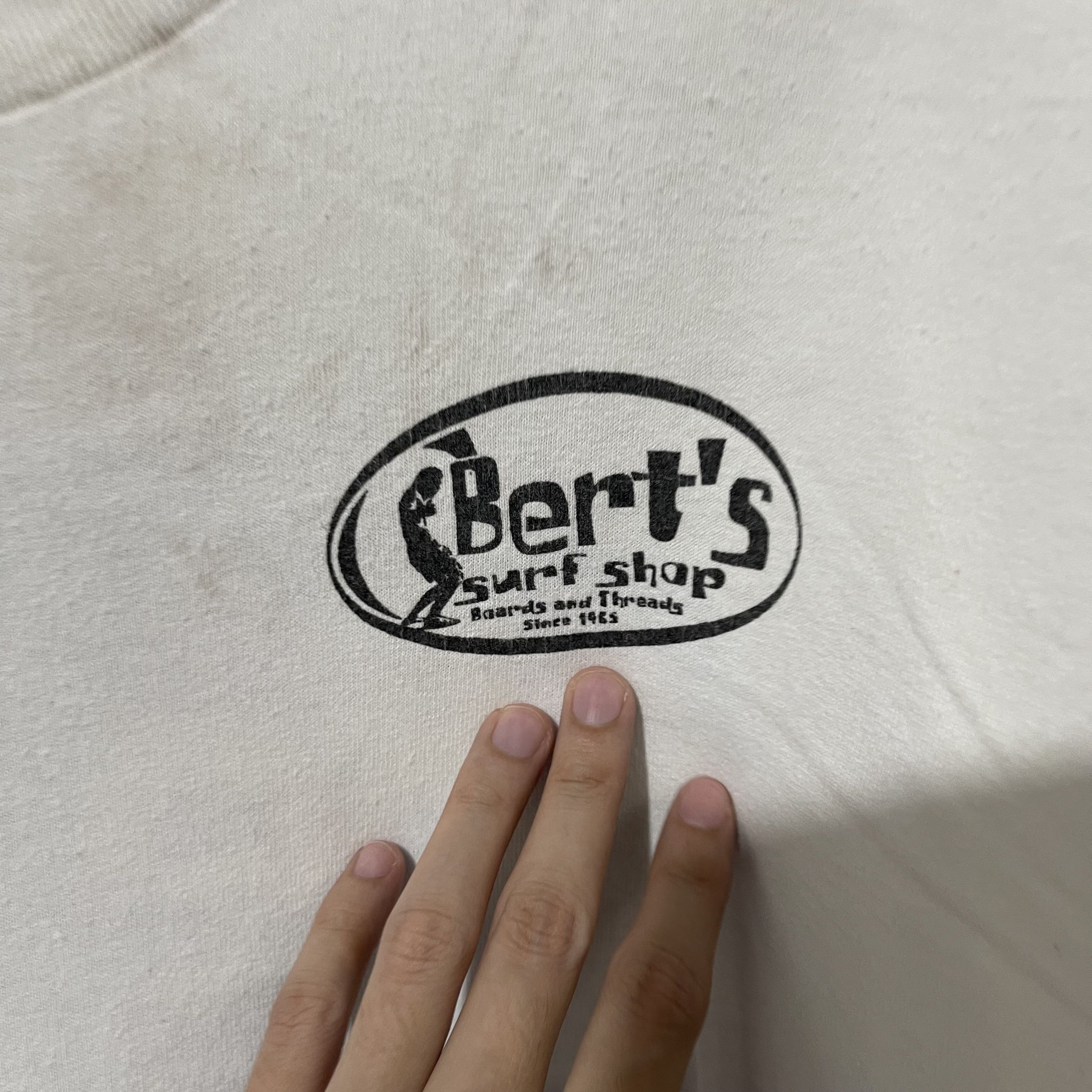 Vintage Vintage 90s Bert’s Surf Shop T-Shirt Size US L / EU 52-54 / 3 - 4 Thumbnail