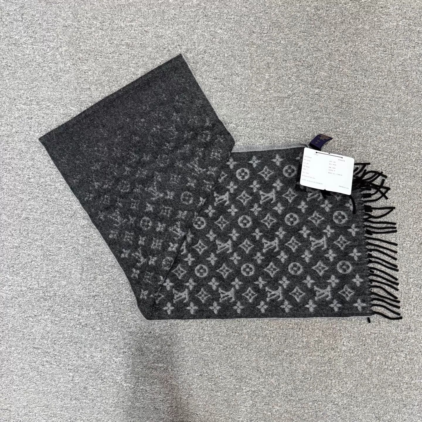 Louis Vuitton LV ombre allover monogram wool scarf unused Size ONE SIZE - 2 Thumbnail