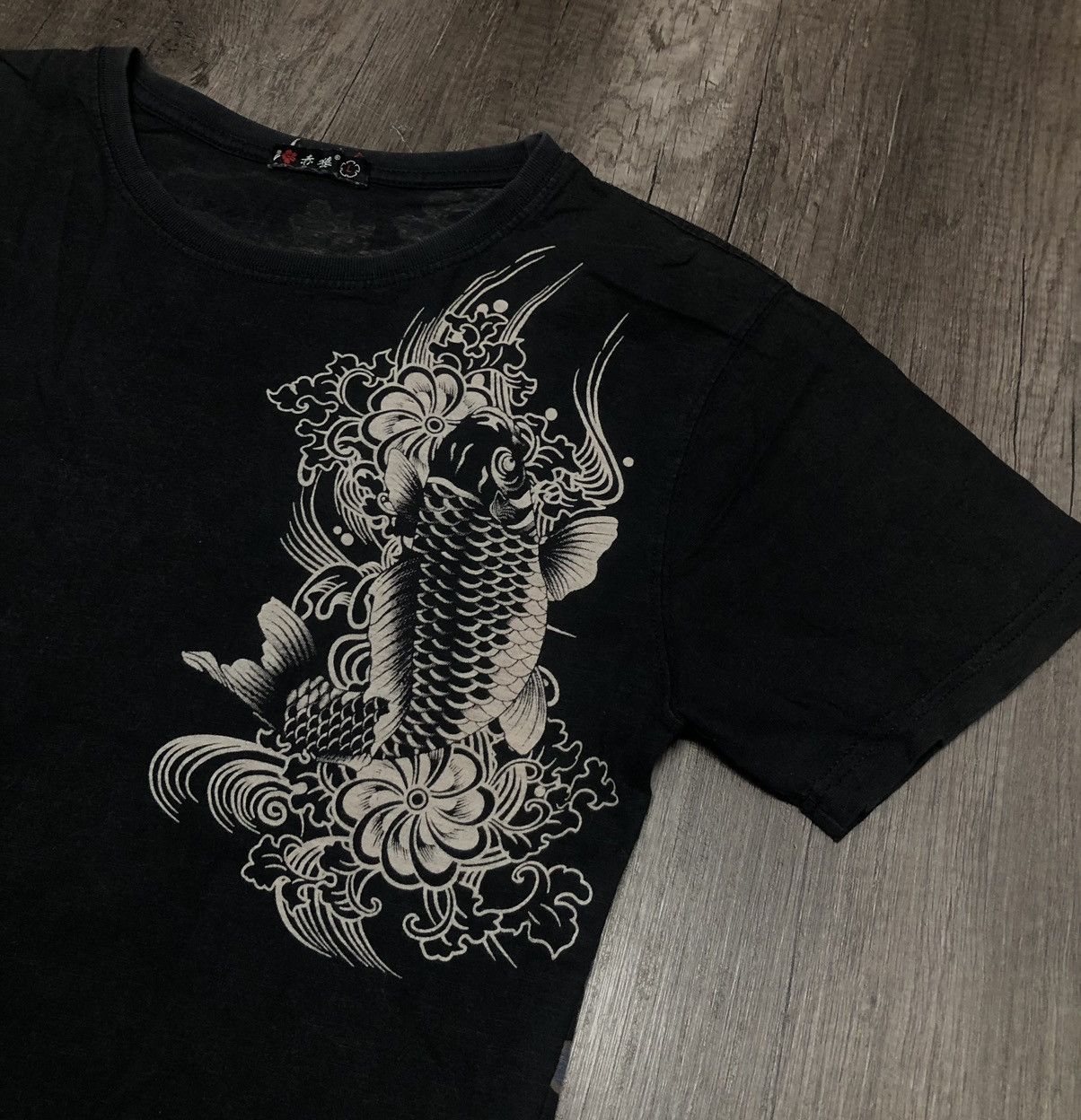 Japanese Brand Japanese Brand Fish Koi Big Logo Tee Over Print Size US L / EU 52-54 / 3 - 11 Thumbnail