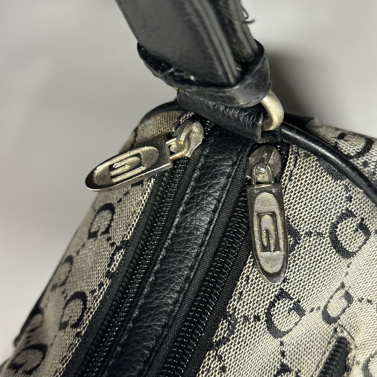 Other GUESS STYLE VINTAGE Y2K MONOGRAM SHOULDER BAG Studded Size ONE SIZE - 7 Thumbnail
