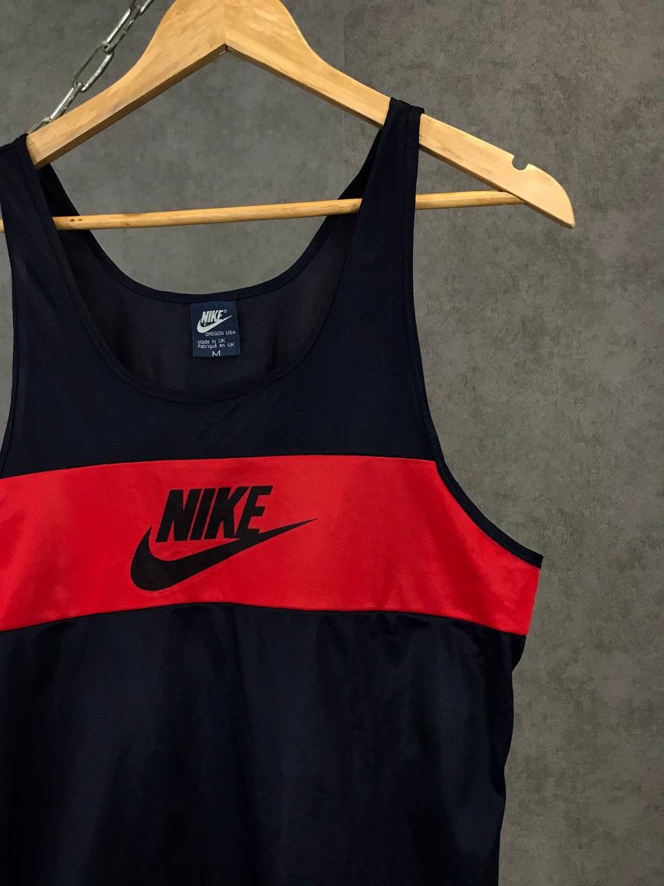 Nike Nike swoosh vintage center logo tank top Size US M / EU 48-50 / 2 - 2 Thumbnail