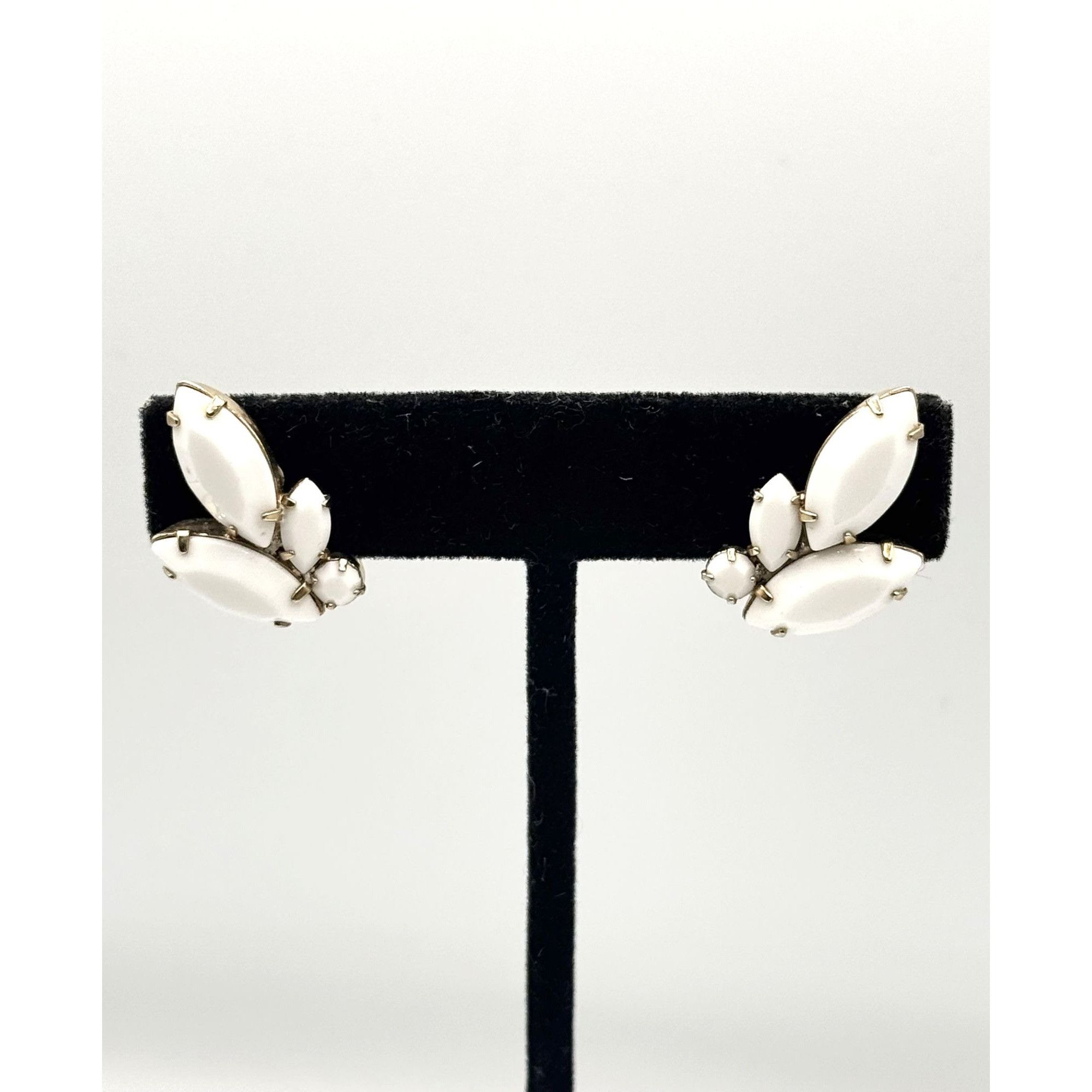 Vintage Vintage white milk glass rhinestone earrings Size ONE SIZE - 2 Thumbnail