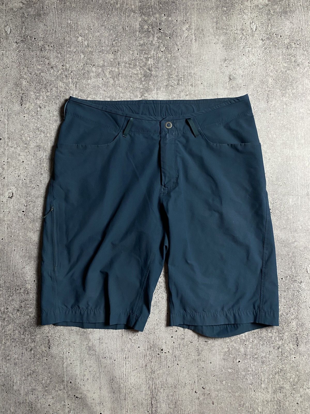 Arc'teryx Arcteryx Logo Cargo Shorts Size US 34 / EU 50 - 3 Thumbnail