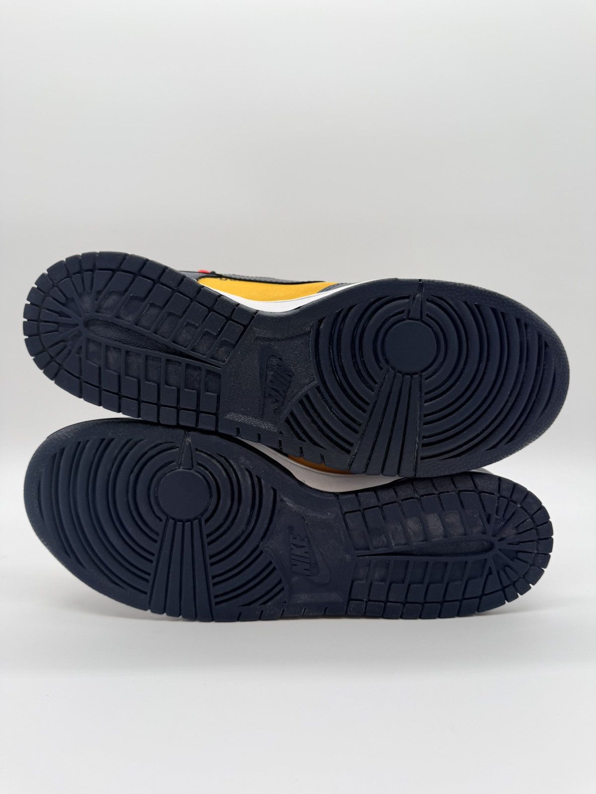 Nike × Off-White Nike Dunk Low Off-White University Gold EU 44,5 Size US 10.5 / EU 43-44 - 5 Thumbnail