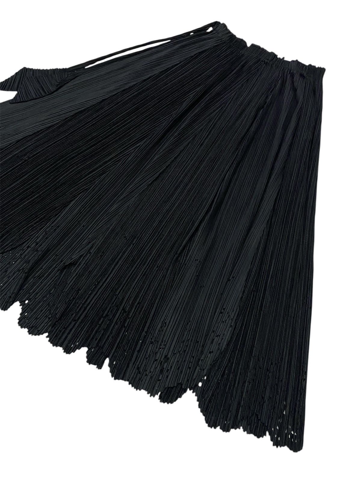 Pleats Please Issey Miyake Pleats Pleats Pleated Black Feathered Hollowed out Rhombus Size 30" / US 8 / IT 44 - 19 Thumbnail