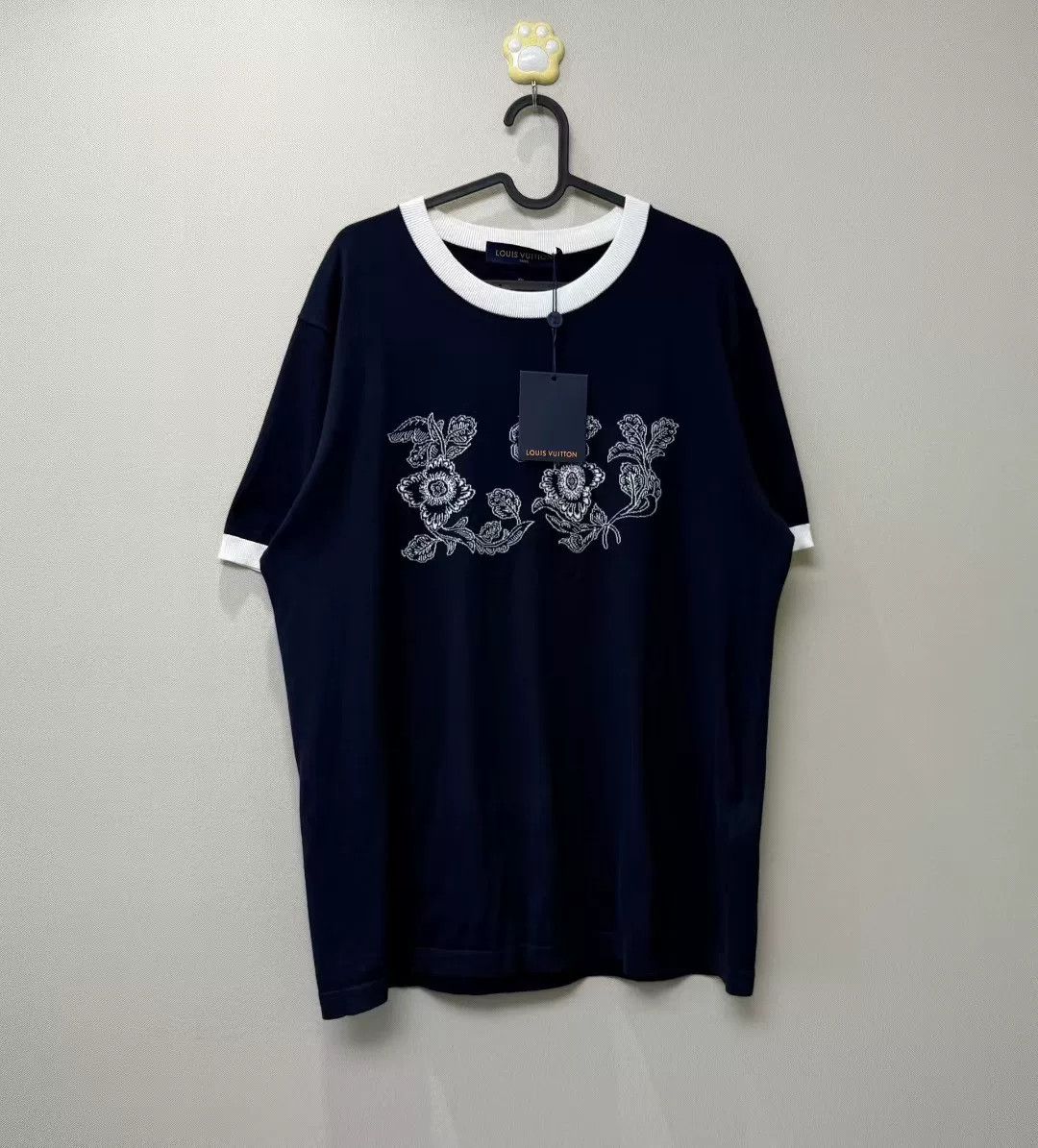 Louis Vuitton Louis Vuitton Embroidered Floral Logo T-Shirt Size US XL / EU 56 / 4 - 1 Thumbnail
