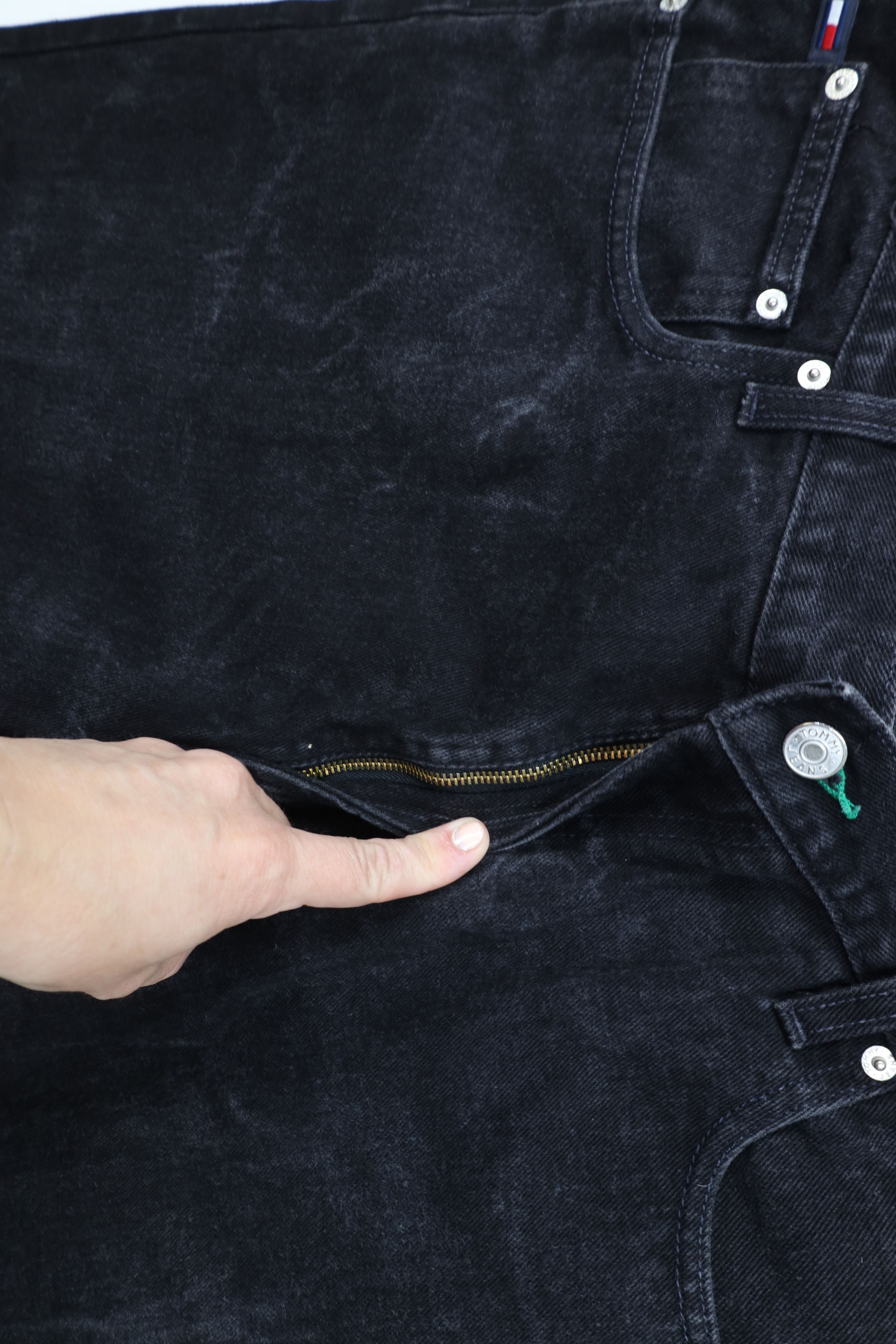 Tommy Hilfiger Vintage 90s Tommy Hilfiger Baggy Wide Leg Denim Jeans Black Size US 38 / EU 54 - 6 Thumbnail