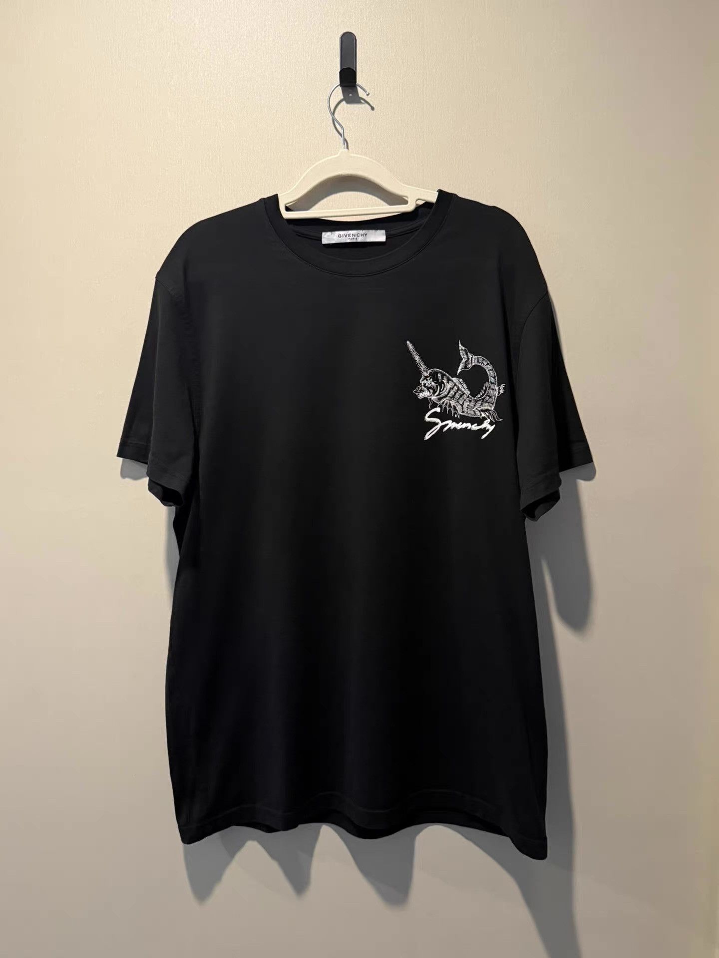Givenchy Givenchy black short-sleeve T-shirt Q20 Size US L / EU 52-54 / 3 - 1 Thumbnail