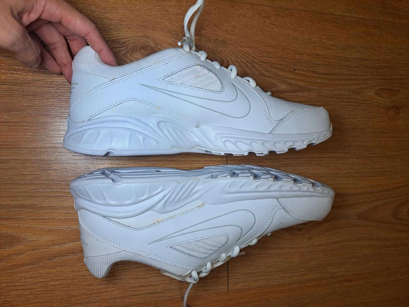 Nike Nike View 3 Mens Shoes 8.5 White Athletic Size US 8.5 / EU 41-42 - 9 Thumbnail
