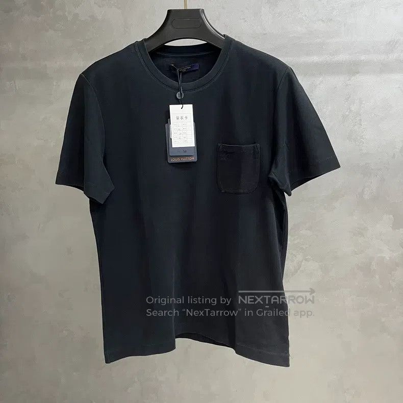 Louis Vuitton Louis Vuitton Black Solid Pocket Embroidered Logo Crew Nec Size US L / EU 52-54 / 3 - 1 Thumbnail