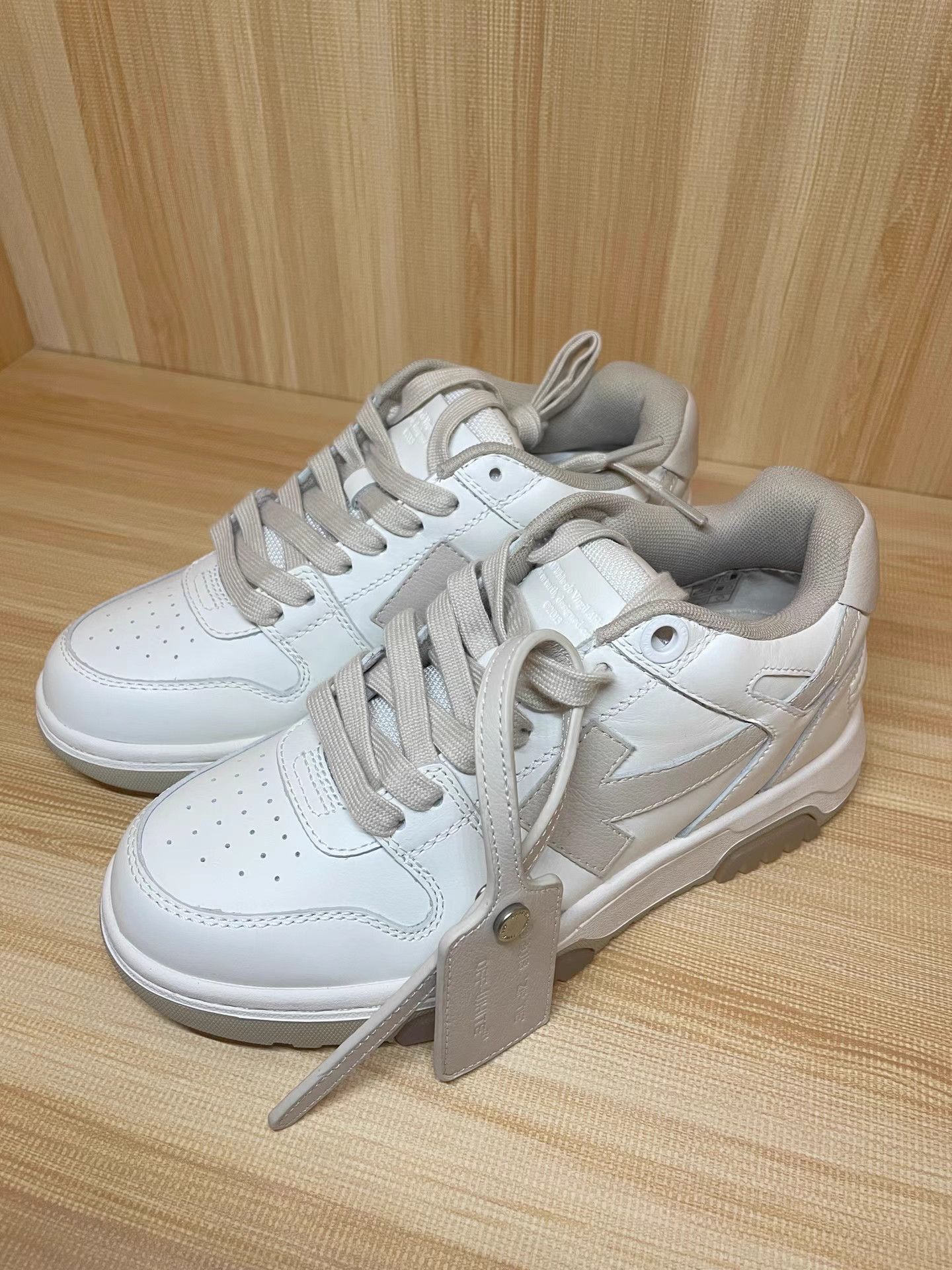 Off-White OFF WHITE “Out Of Office” (OOO) Sneakers K6 Size US 5 / IT 35 - 1 Thumbnail