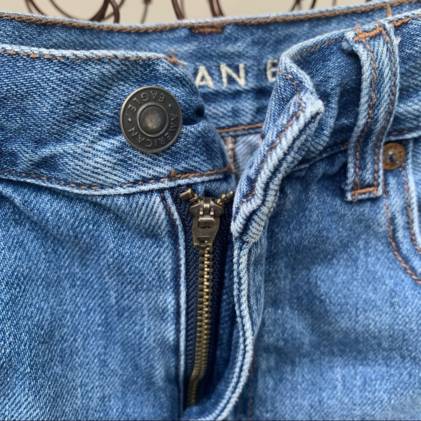 American Eagle Outfitters AEO Roll Hem Mom Short Jean Shorts Size 2 Size 26" / US 2 / IT 38 - 5 Thumbnail