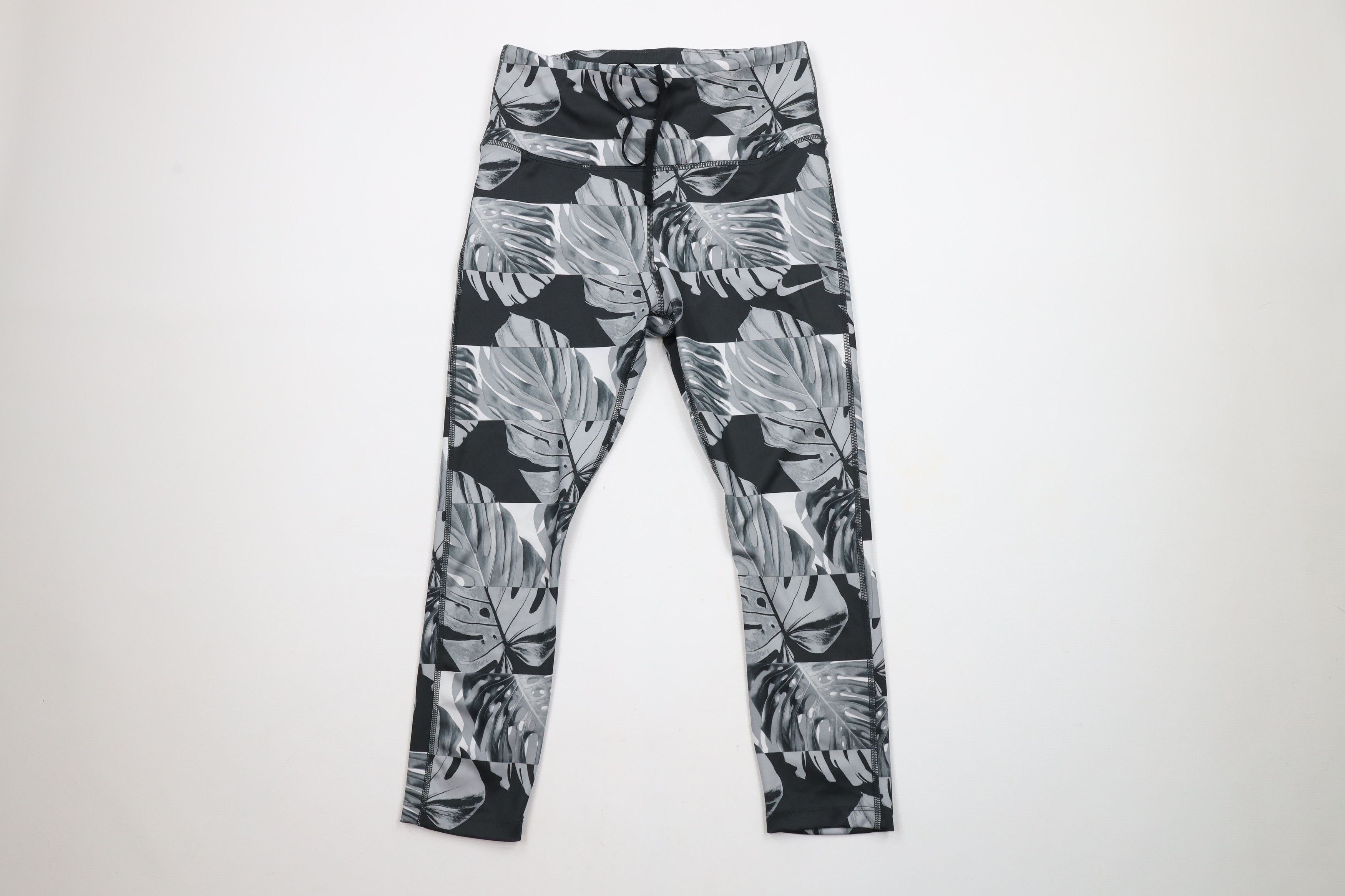 Nike × Vintage Nike Runway Graphic Leaf Cropped Gym Training Running Tights Size 26" / US 2 / IT 38 - 1 Thumbnail