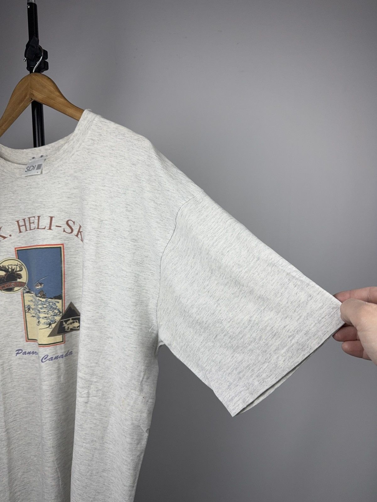 Vintage Vintage 90s Retro Panorama Canada Heli-Ski Graphic T-Shirt Size US L / EU 52-54 / 3 - 10 Thumbnail