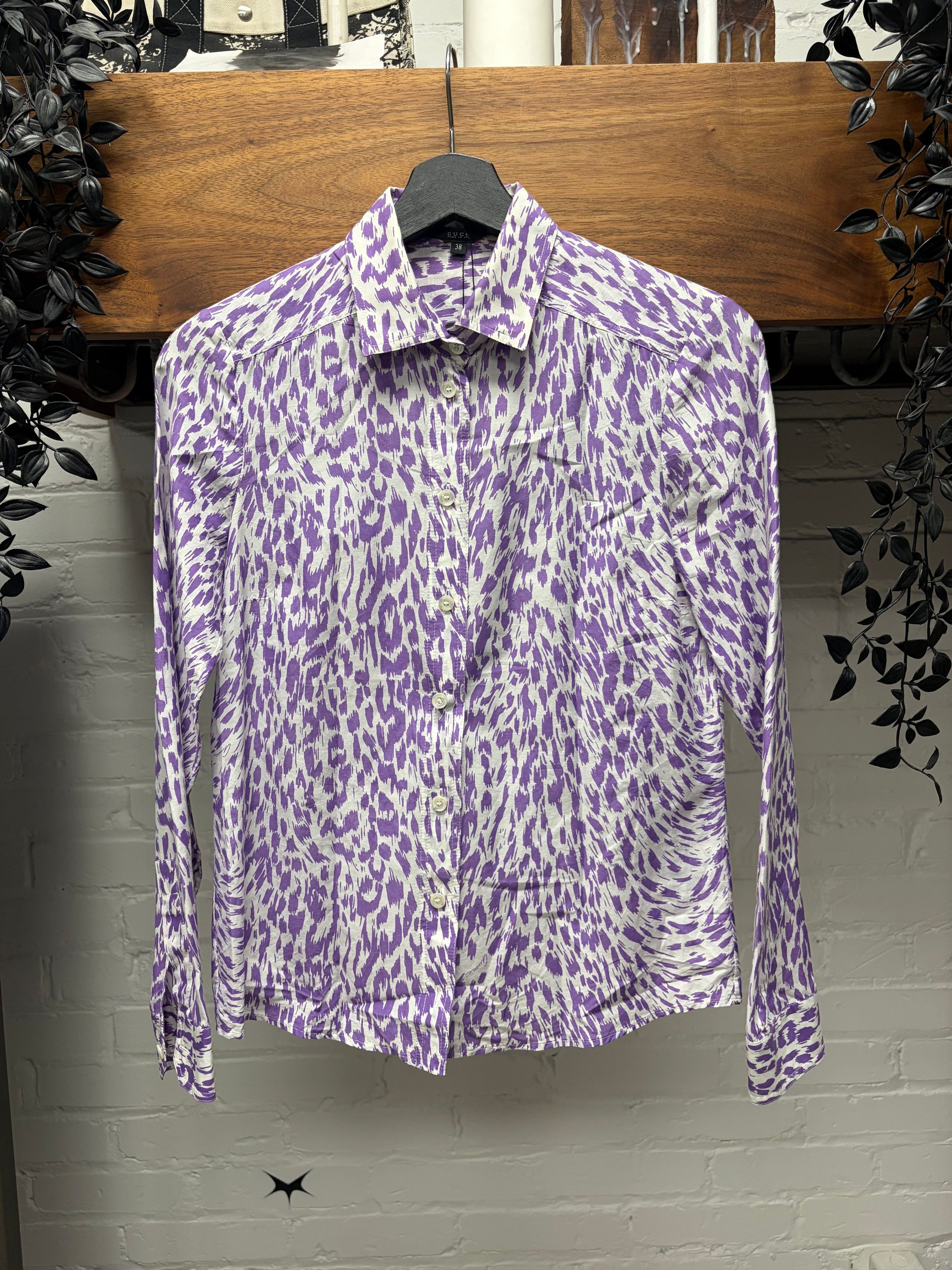 Gucci 2000s Gucci Purple Leopard Print Slim Fit Button Up Shirt Size XS / US 0-2 / IT 36-38 - 1 Thumbnail