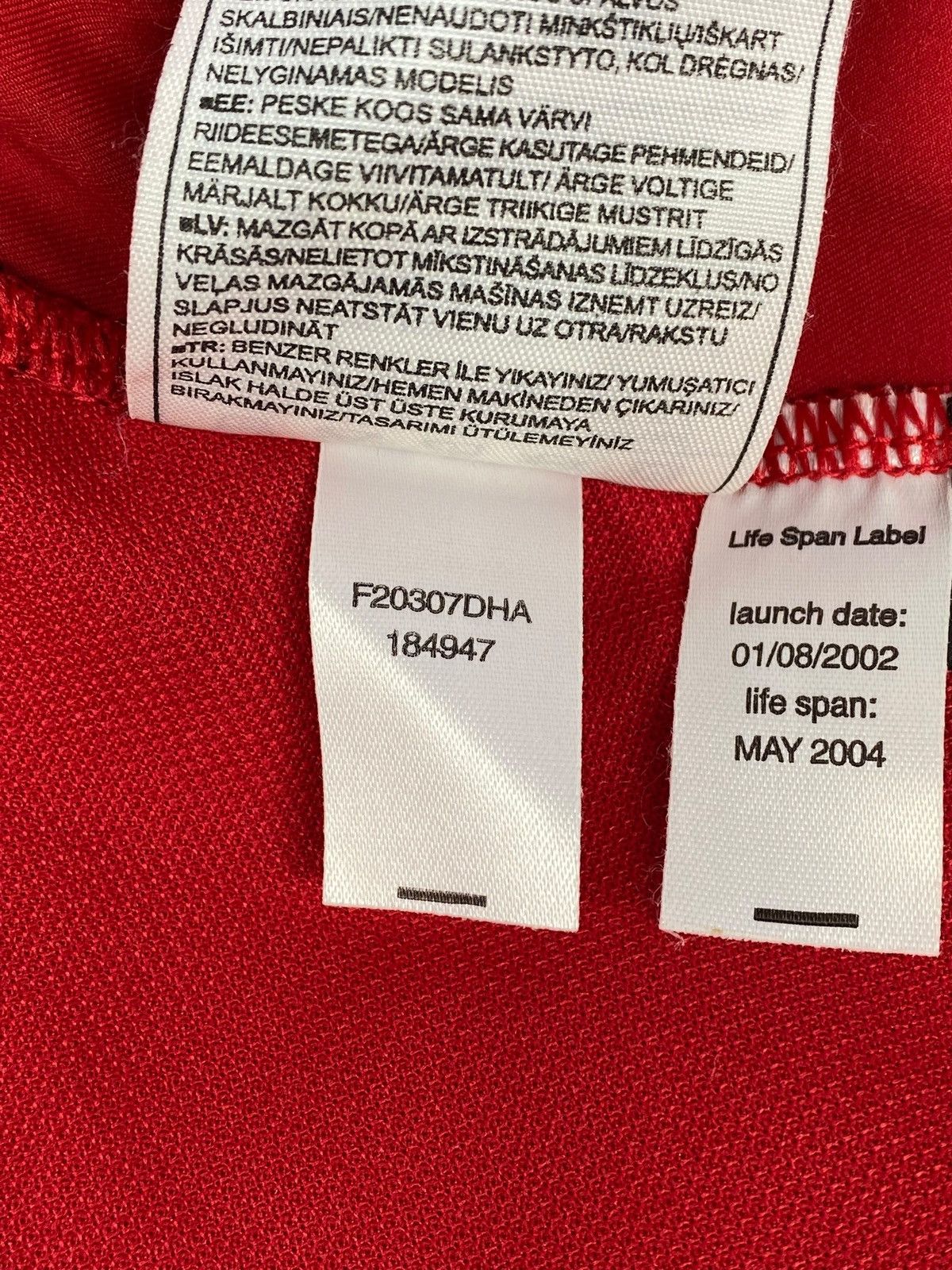 Nike Vintage Nike Manchester United 2004 Vodafone Soccer Jersey Size US M / EU 48-50 / 2 - 19 Thumbnail