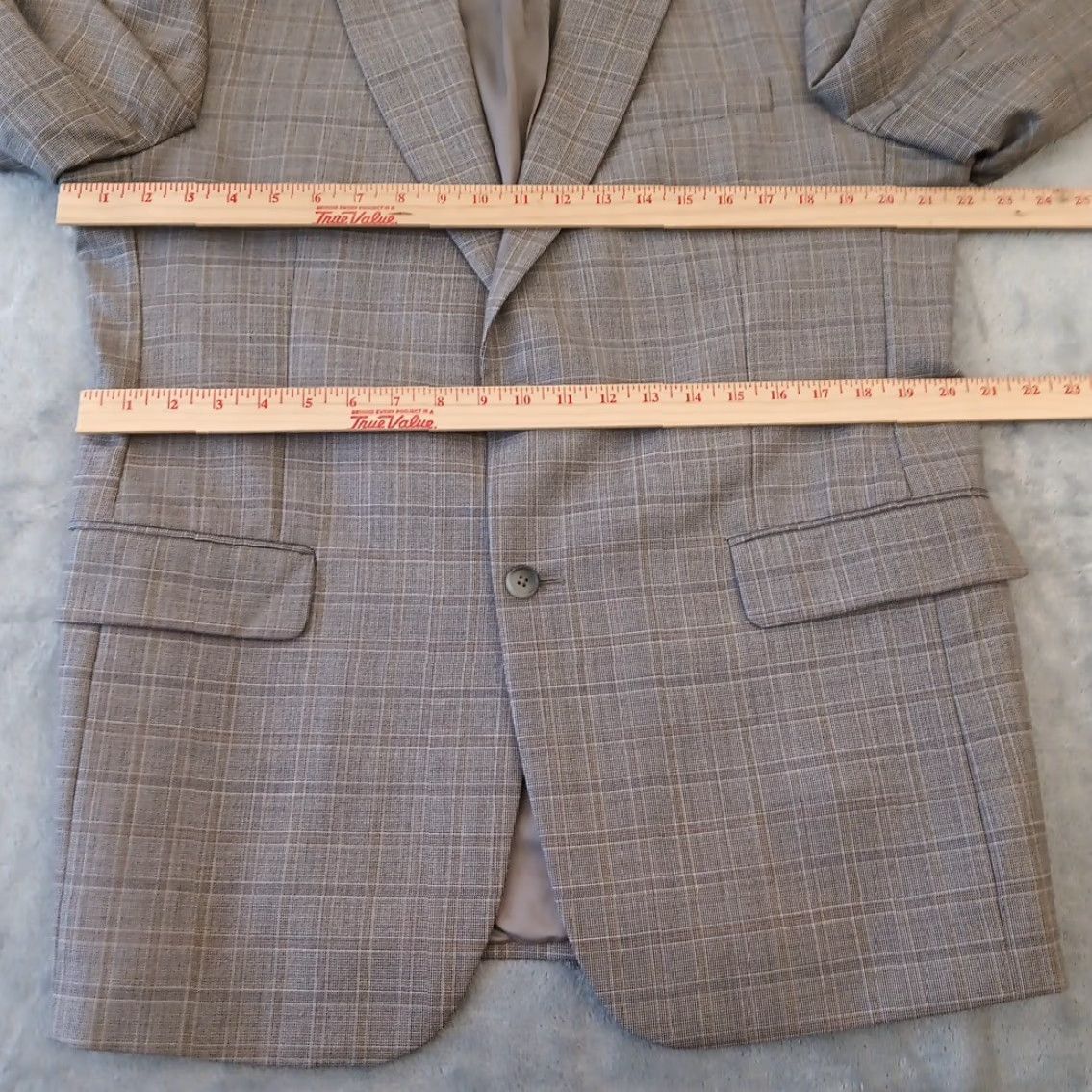 Jos. A. Bank Jos. A. Bank Blazer Mens 42 Gray Plaid Wool Two Button Single Vent Notch Lapel Regular Size 42 Jacket Front Button Style Two-Button 2 Piece Size 42R - 5 Thumbnail