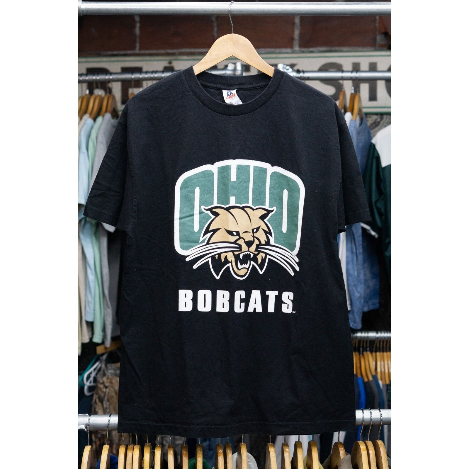 Gildan Ohio Bobcats NCAA T-Shirt Black Men's Size Large Vintage Size US L / EU 52-54 / 3 - 1 Thumbnail