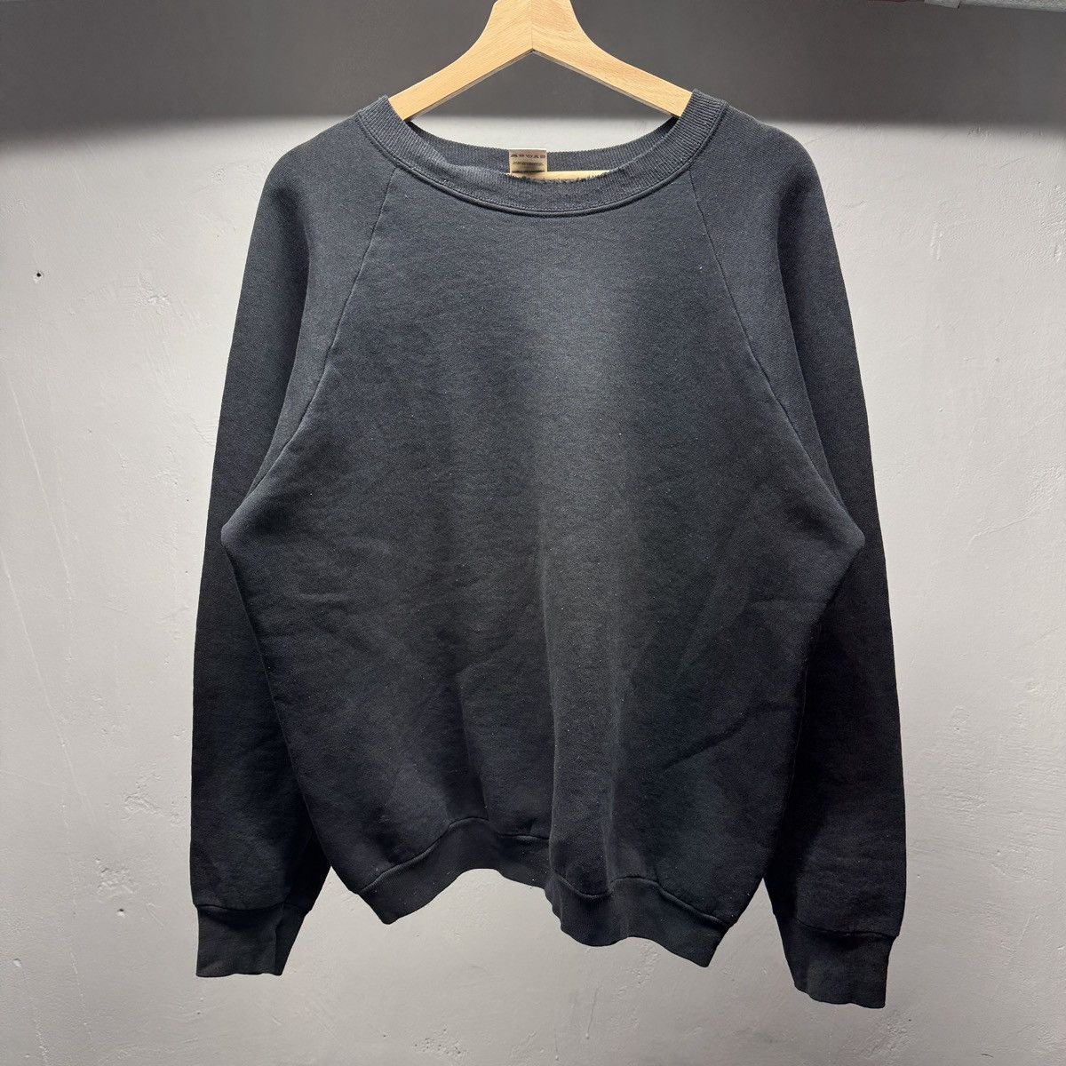 Vintage 90s Thrashed Faded Distressed Raglan Sweatshirt ERD Grunge Size US XL / EU 56 / 4 - 1 Thumbnail