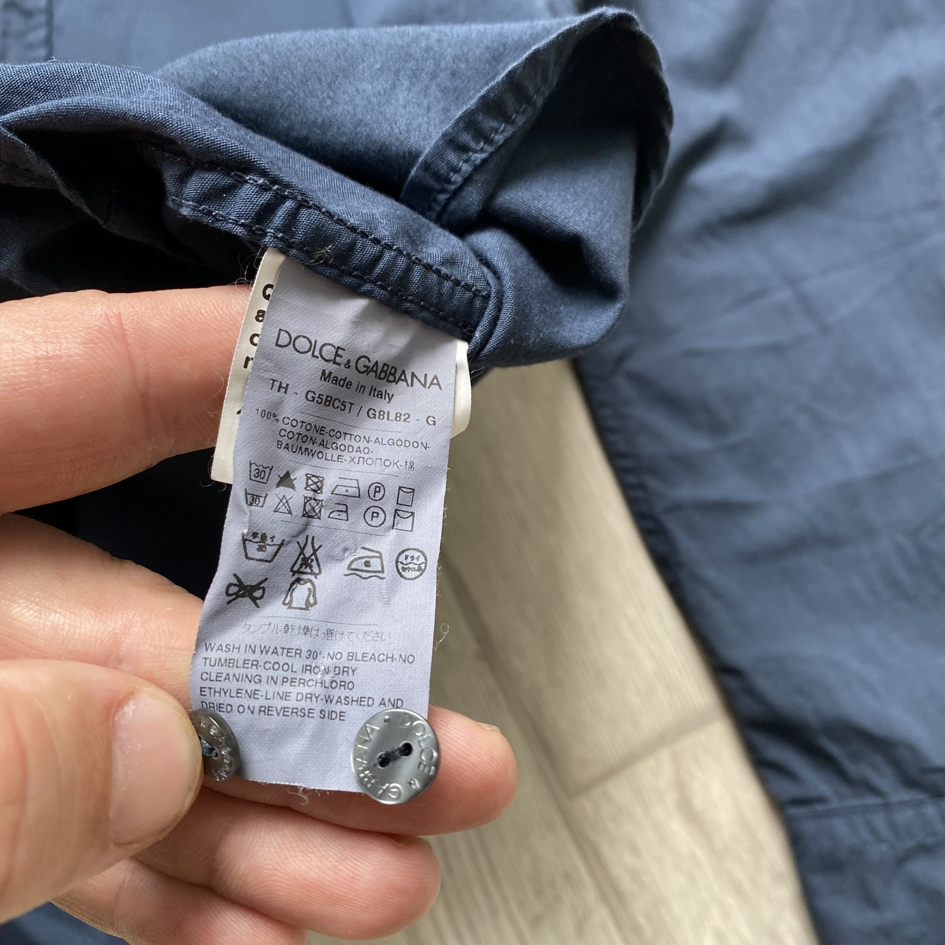 Dolce & Gabbana 💎 Luxury DOLCE & GABBANA Classic shirt Oldmaney Size US M / EU 48-50 / 2 - 7 Thumbnail