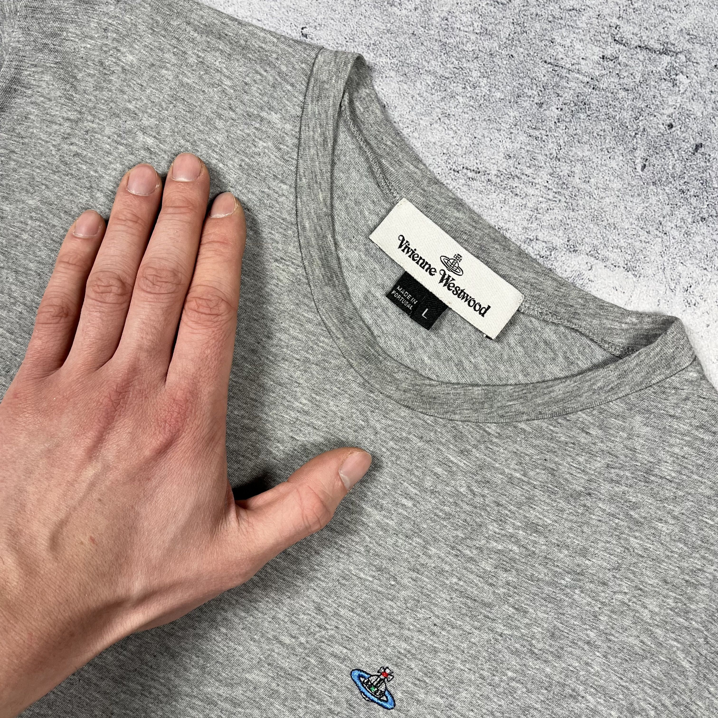Vivienne Westwood Vivienne Westwood Y2K Orb Logo T Shirt Size US L / EU 52-54 / 3 - 10 Thumbnail