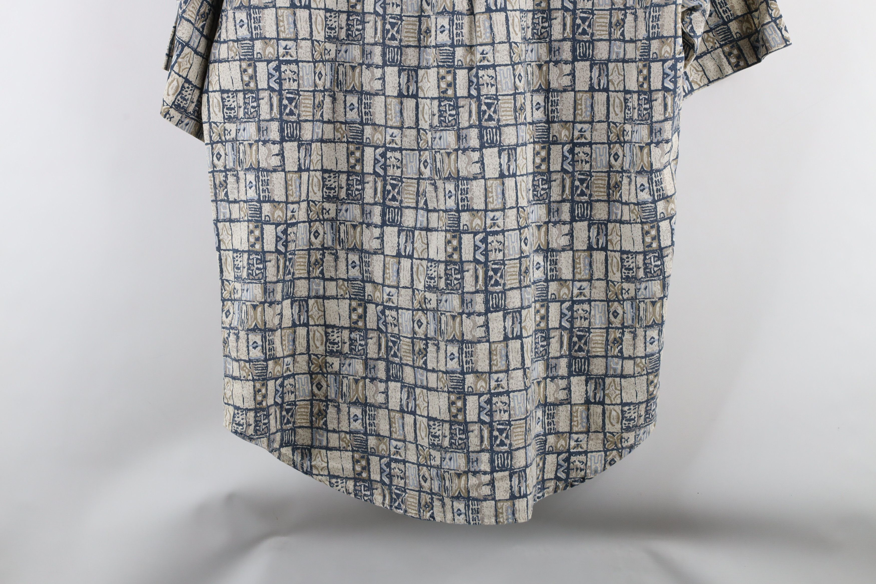 Vintage Vintage 90s Streetwear Geometric Beach Hawaiian Button Shirt Size US L / EU 52-54 / 3 - 11 Thumbnail
