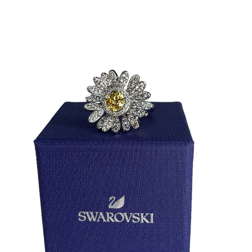 Swarovski Swarovski Eternal Flower ring Flower Eur 58 / USA 8 Size ONE SIZE - 6 Thumbnail