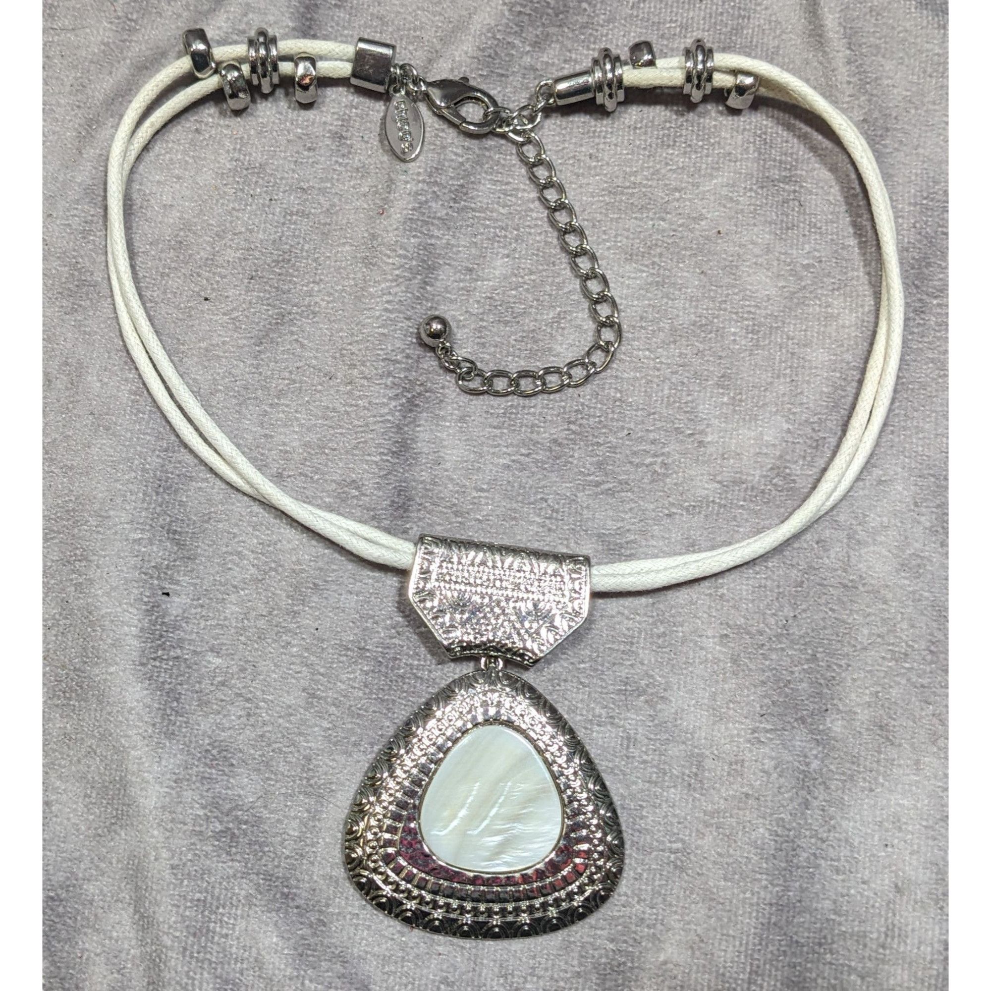Other Vintage Chico's Mother Of Pearl White And Silver Tone Pendan Size ONE SIZE - 6 Thumbnail