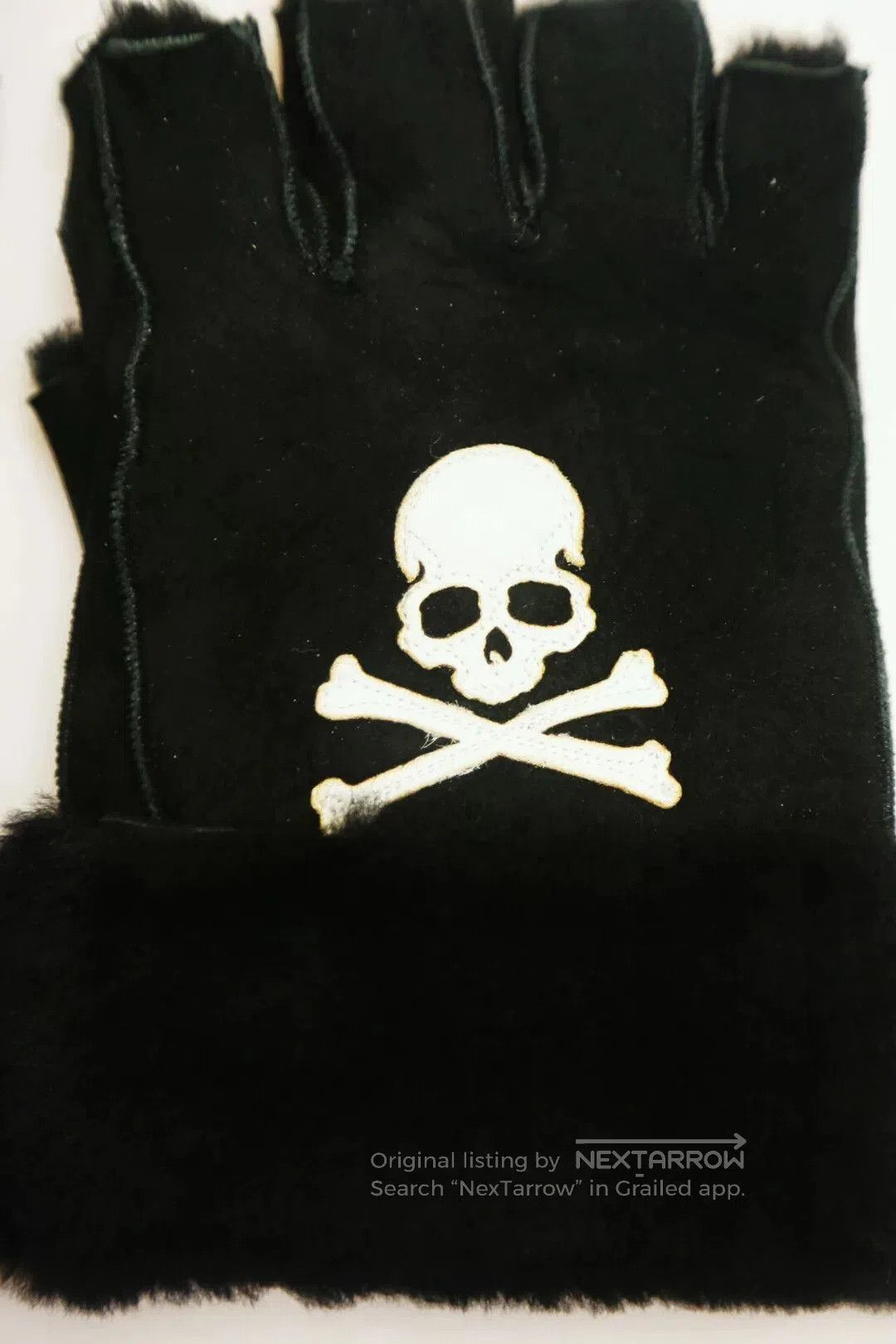 Mastermind Japan mastermind Japan MMJ Shearling Skull Gloves. Size ONE SIZE - 4 Thumbnail