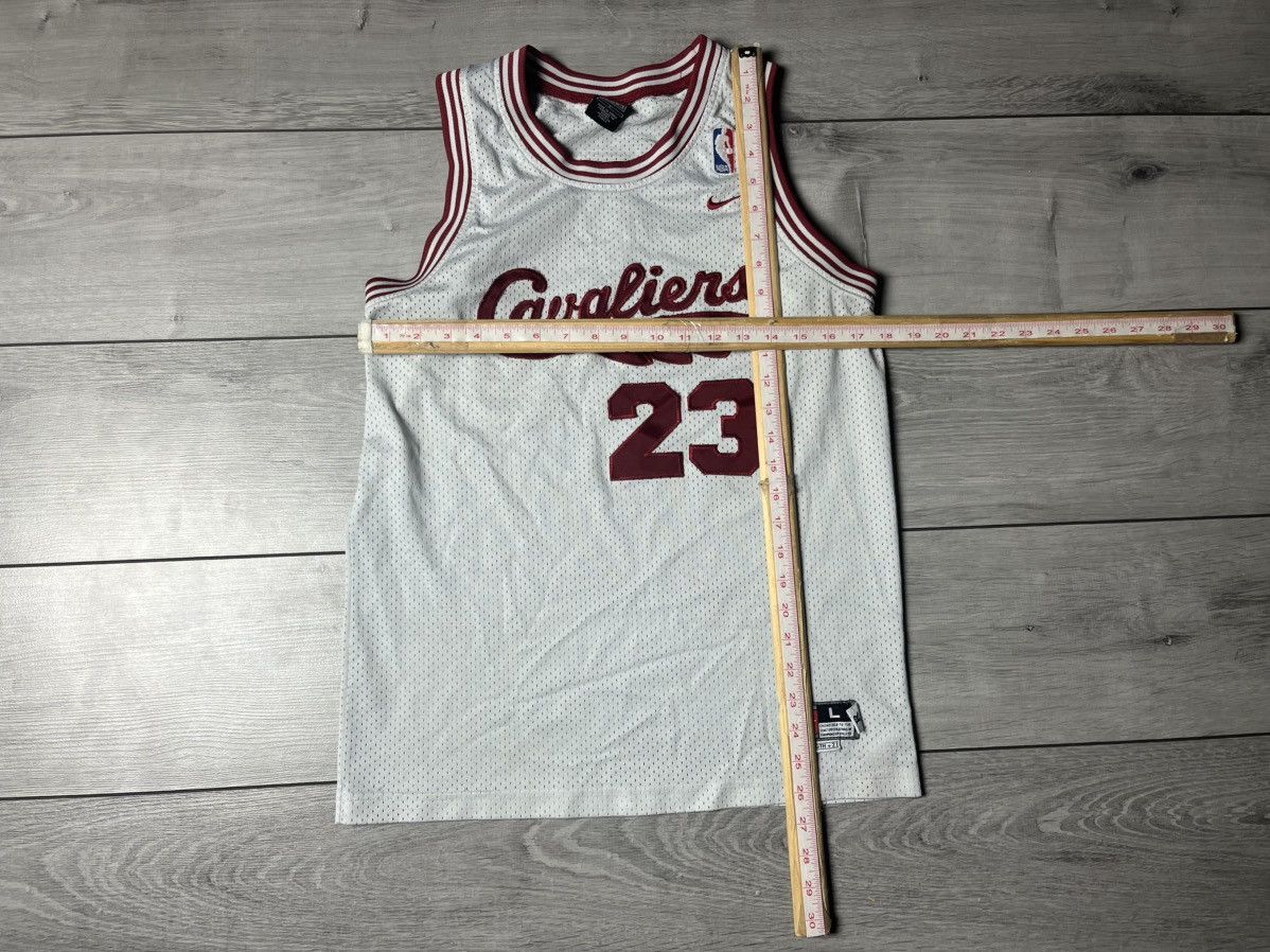 NBA Vintage Nike NBA jersey Cleveland Cavalries Lebron James 23 Size US M / EU 48-50 / 2 - 6 Thumbnail